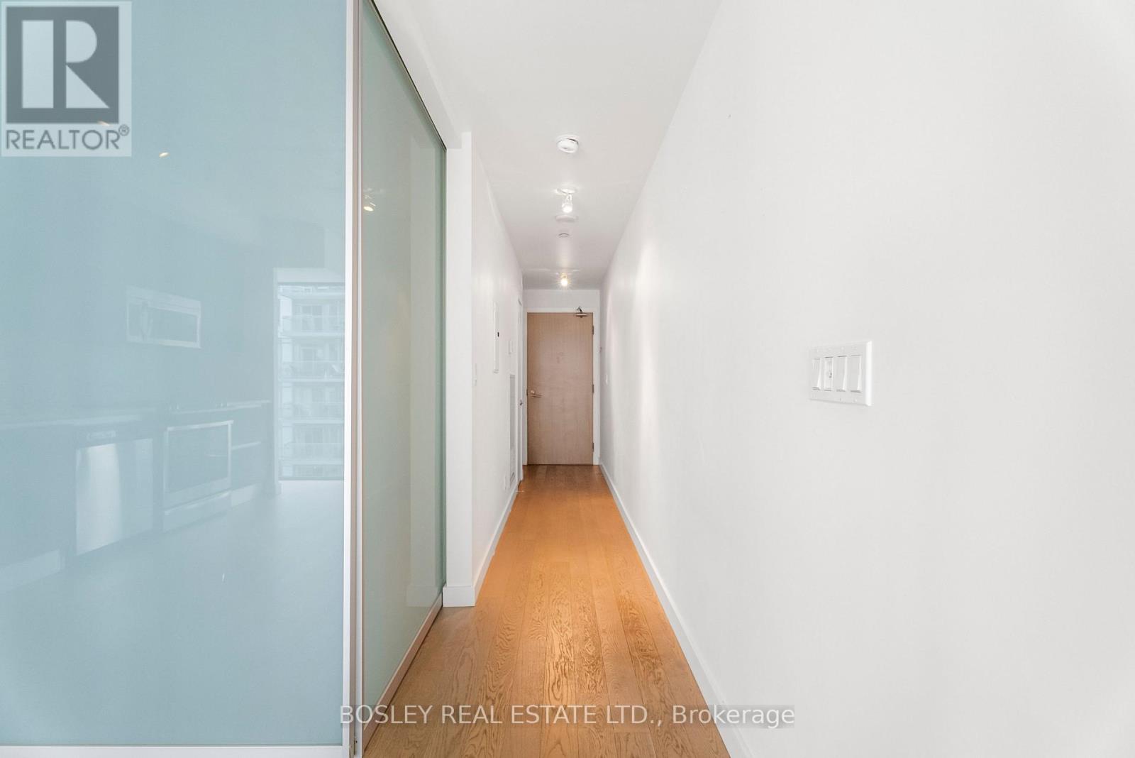 1007 - 111 Bathurst Street, Toronto, Ontario  M5V 2R1 - Photo 4 - C13735826