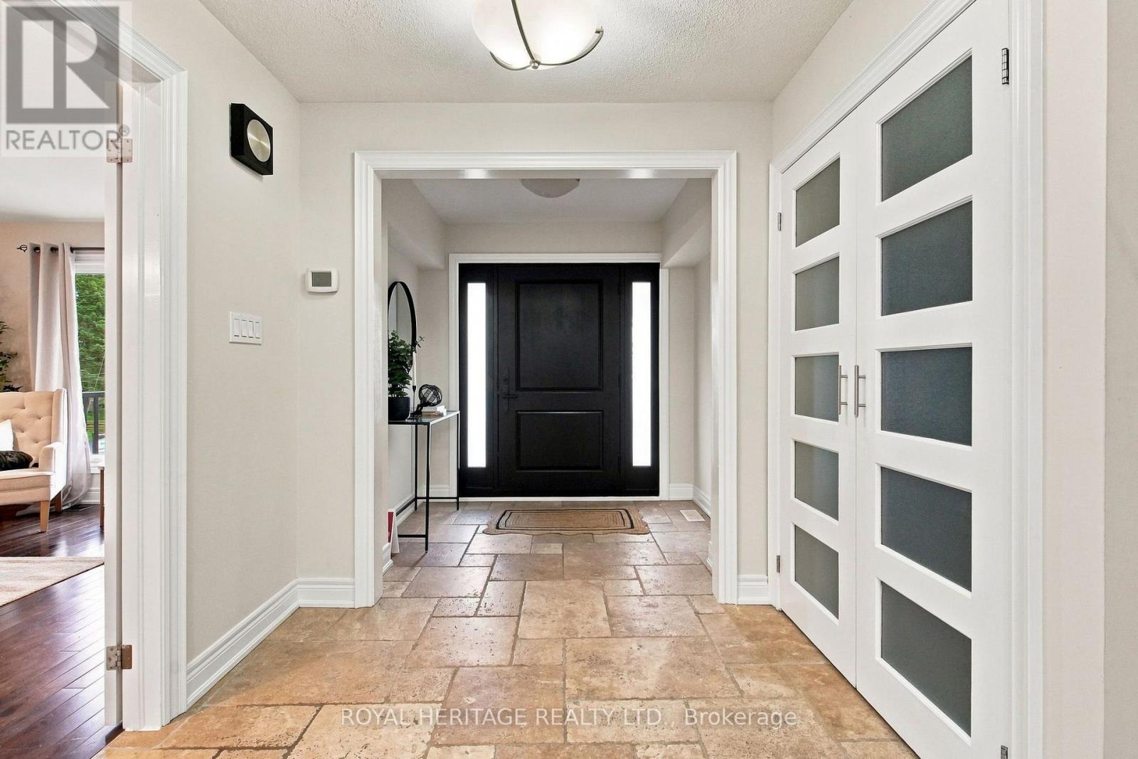 816 Sheppard Avenue, Pickering, Ontario  L1V 1G5 - Photo 3 - E13735570
