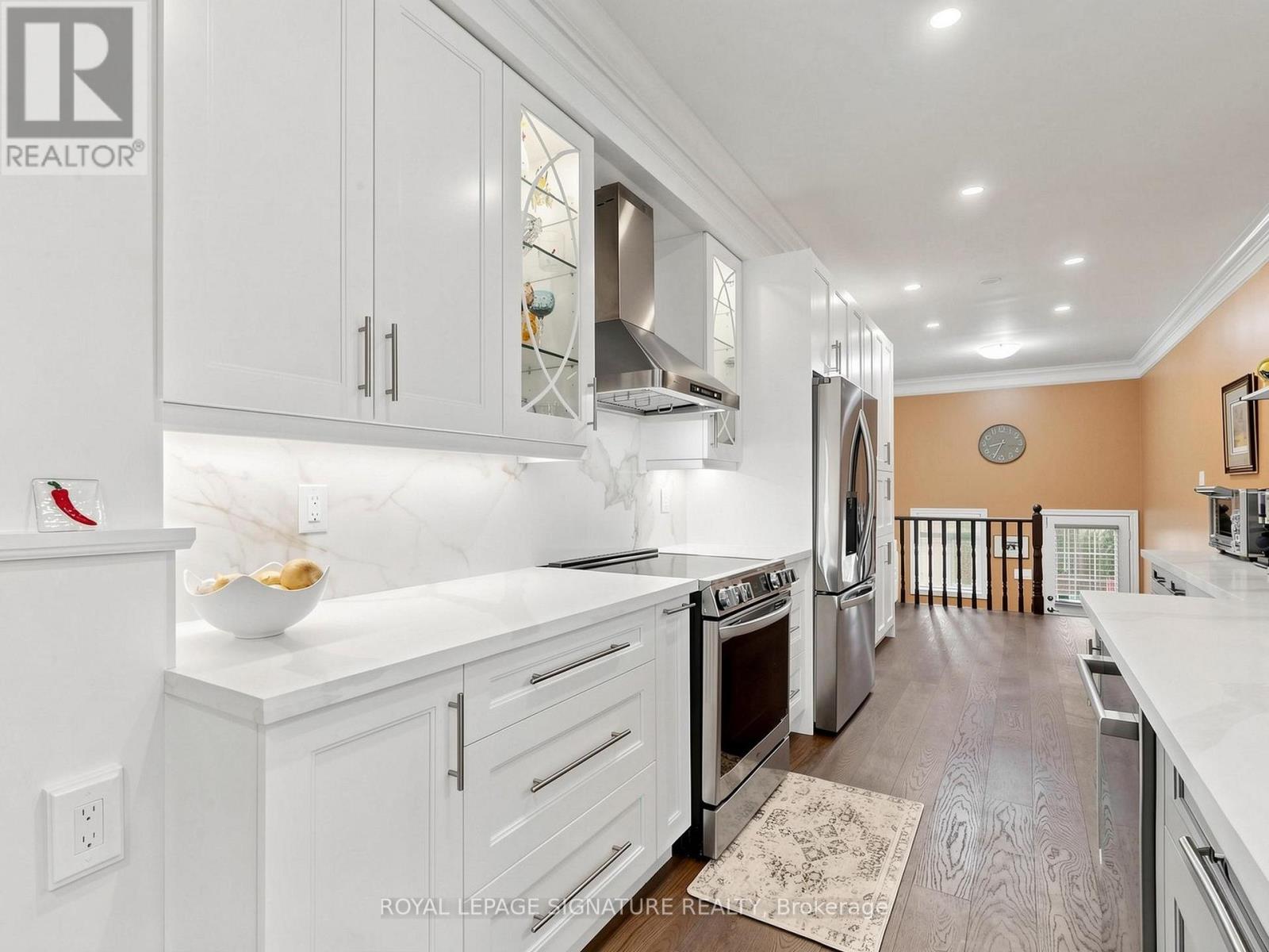 49 Kenilworth Crescent, Whitby, Ontario  L1M 2M6 - Photo 11 - E13735824