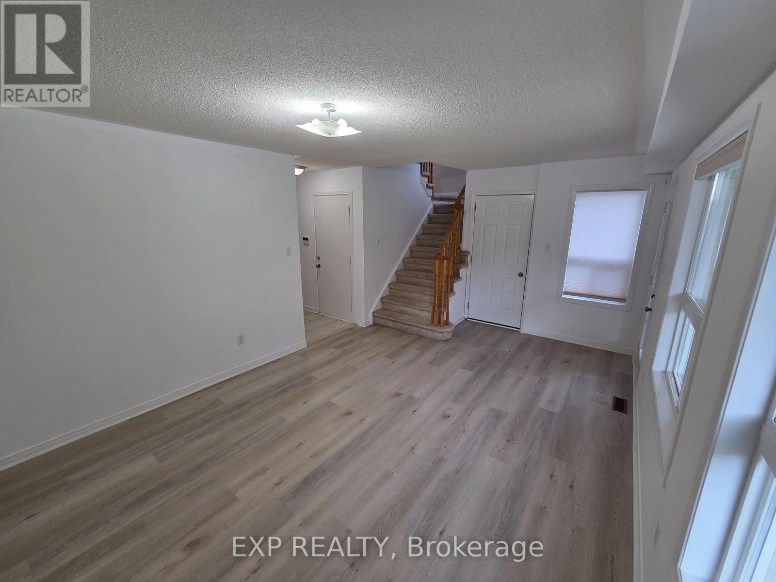 384 Flagstone Way, Newmarket, Ontario  L3X 2R3 - Photo 5 - N13735562