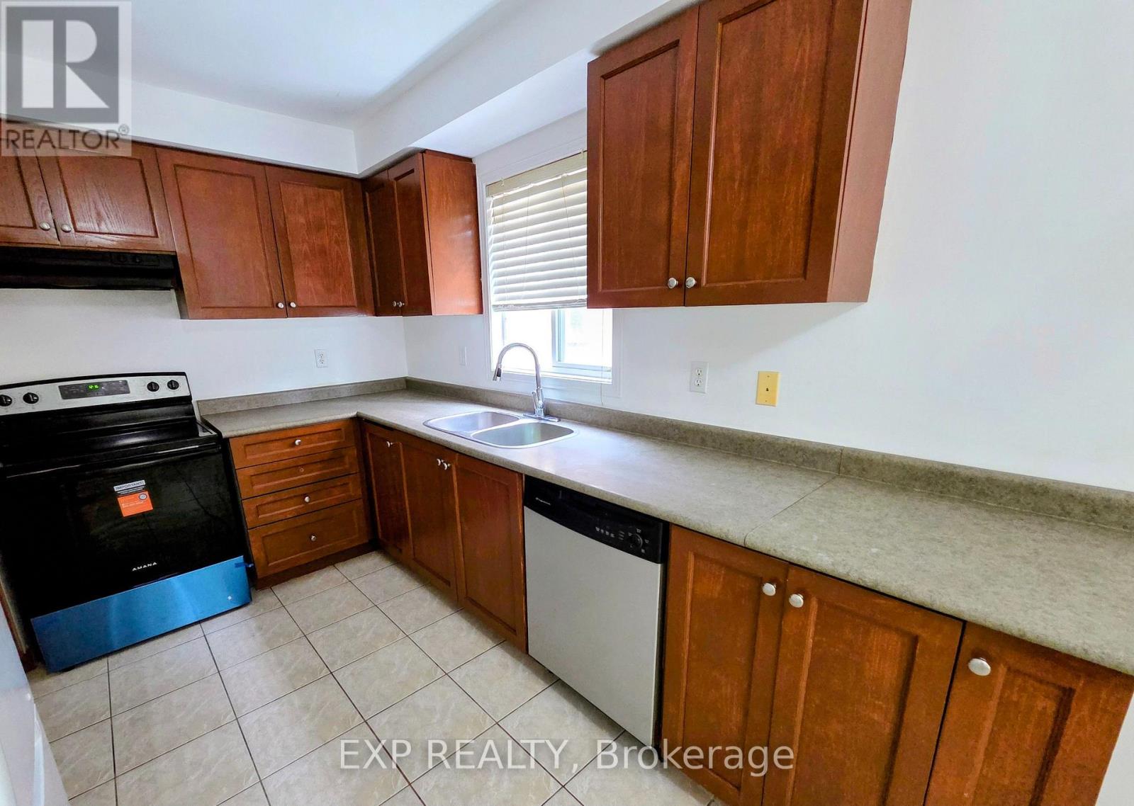 384 Flagstone Way, Newmarket, Ontario  L3X 2R3 - Photo 8 - N13735562