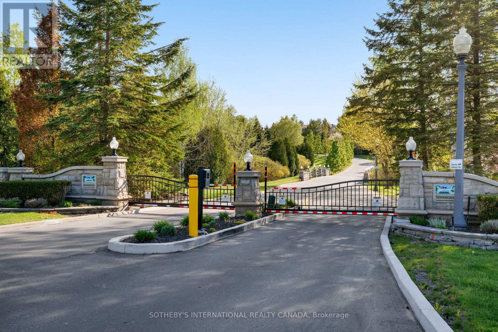463 CROSSING BRIDGE PLACE, Aurora, Ontario