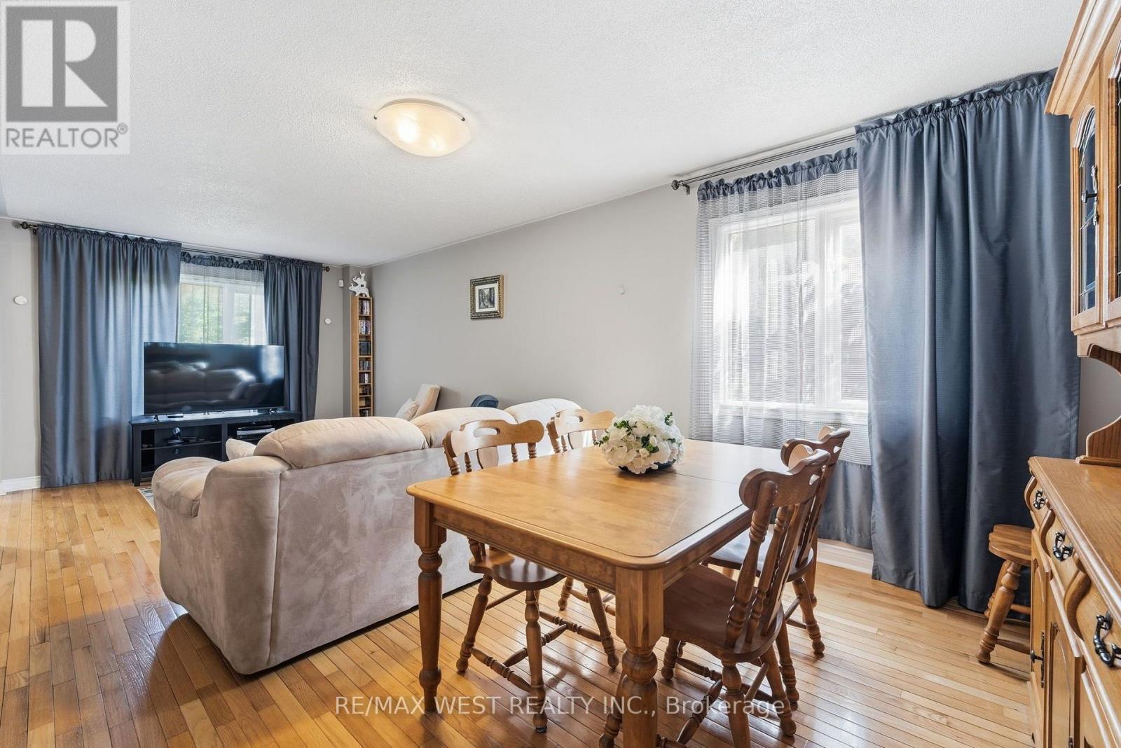 149 Deerglen Terrace, Aurora, Ontario  L4G 6Y4 - Photo 5 - N13735674