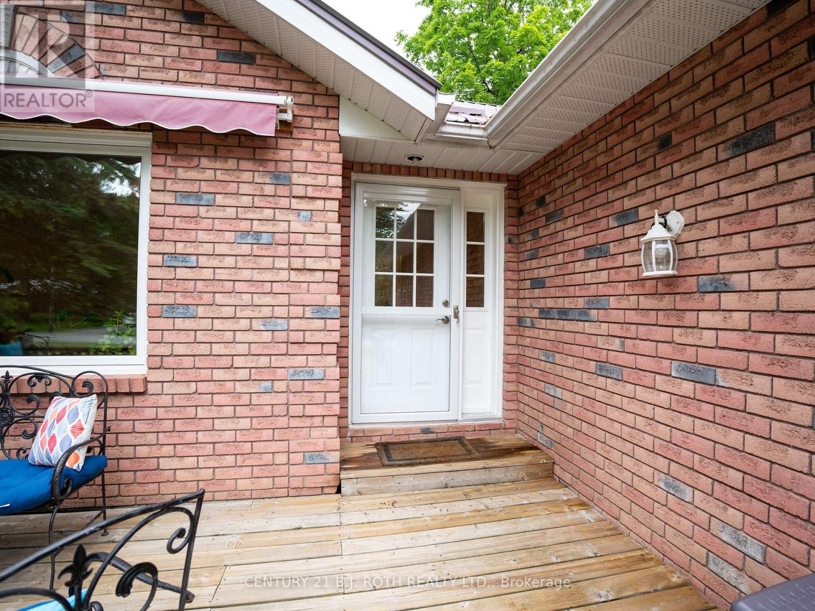 26 Bedford Road, Georgina, Ontario  L0E 1R0 - Photo 7 - N13735816