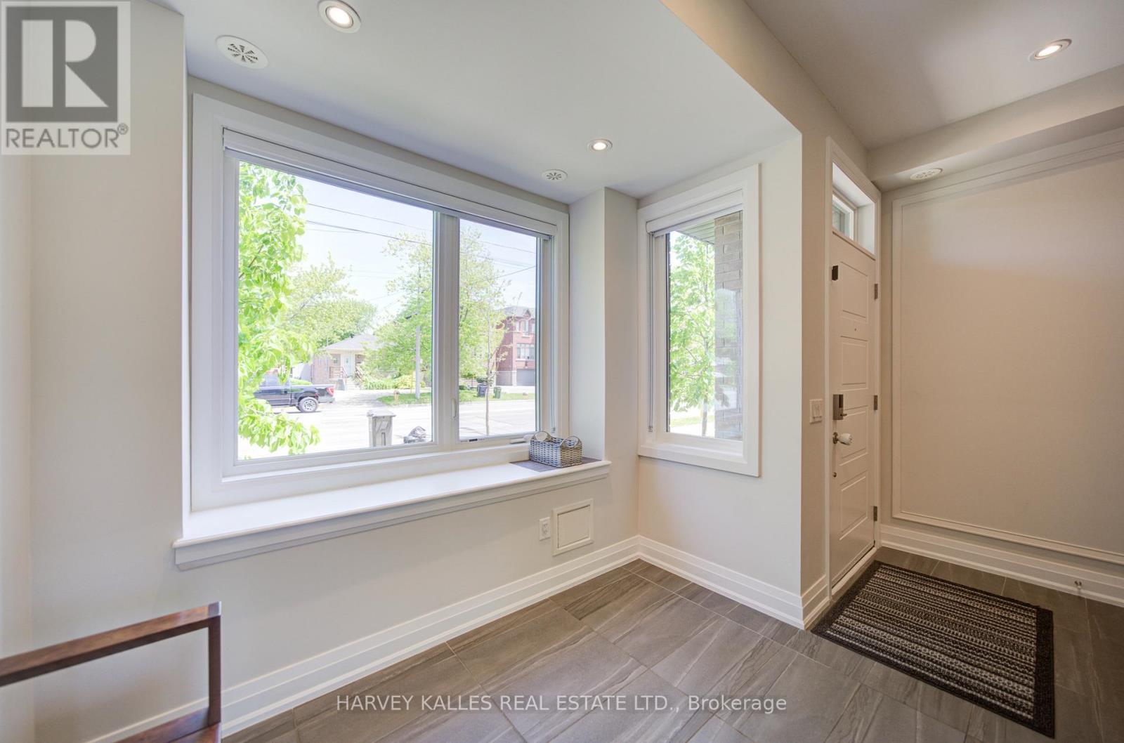 1130a Islington Avenue, Toronto, Ontario  M8Z 0G6 - Photo 3 - W13735524