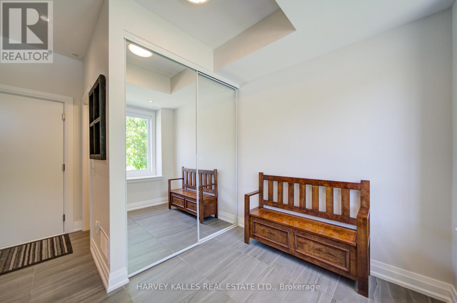 1130a Islington Avenue, Toronto, Ontario  M8Z 0G6 - Photo 5 - W13735524