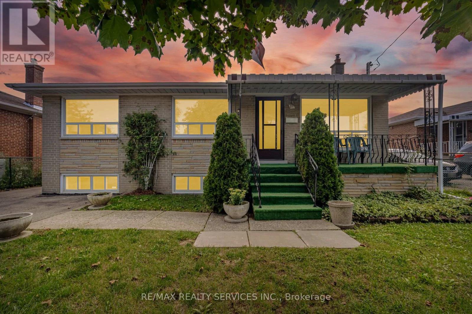 27 EDGEMONT DRIVE, Brampton, Ontario