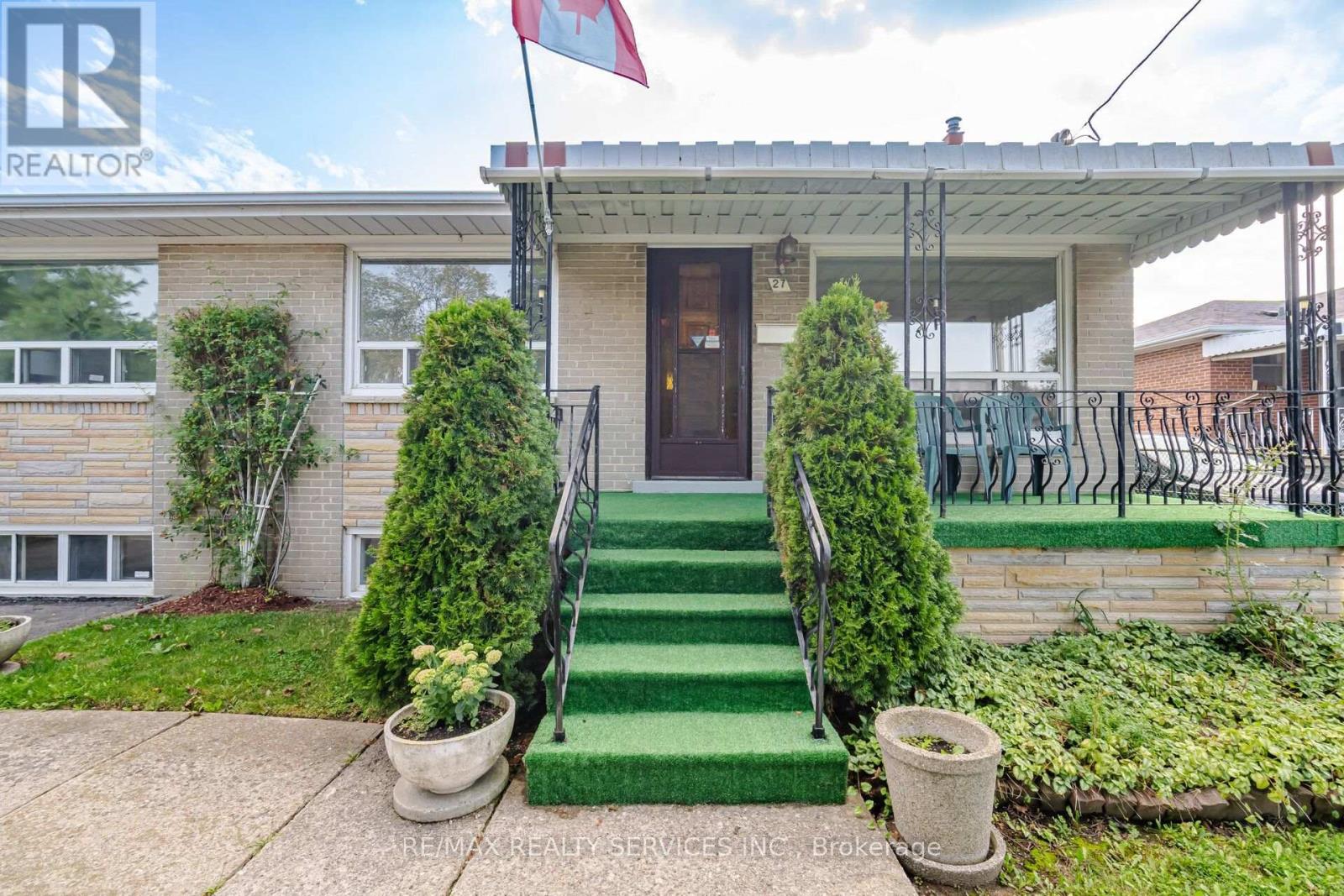 27 Edgemont Drive, Brampton, Ontario  L6V 1K9 - Photo 10 - W13735580