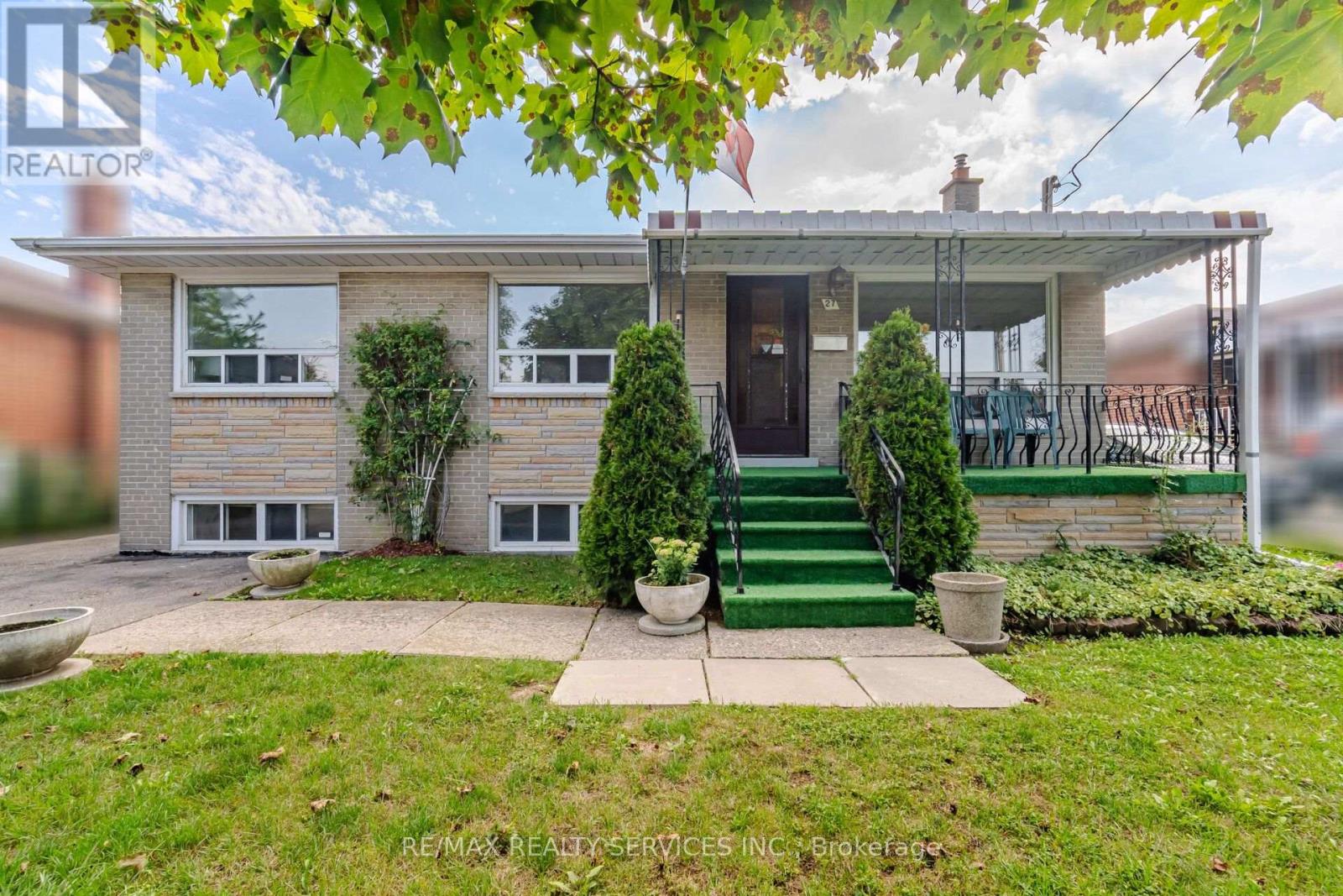 27 Edgemont Drive, Brampton, Ontario  L6V 1K9 - Photo 8 - W13735580