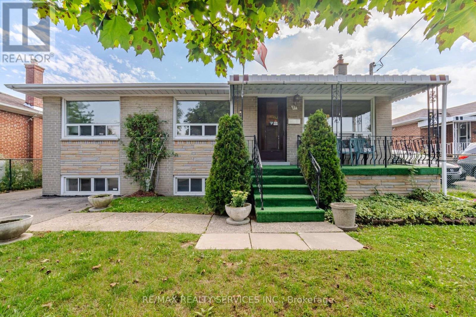 27 Edgemont Drive, Brampton, Ontario  L6V 1K9 - Photo 9 - W13735580