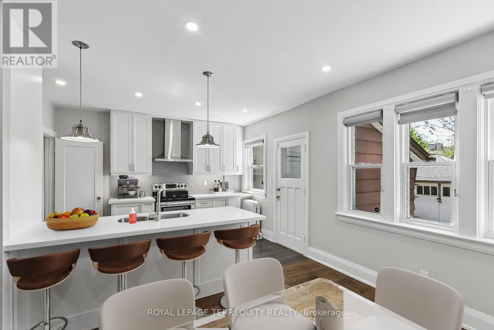 407 Annette Street, Toronto, Ontario  M6P 1R7 - Photo 4 - W13735618