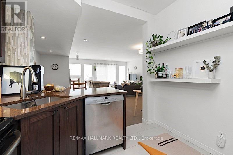 Main - 228 Pacific Avenue, Toronto, Ontario  M6P 2P5 - Photo 4 - W13735756