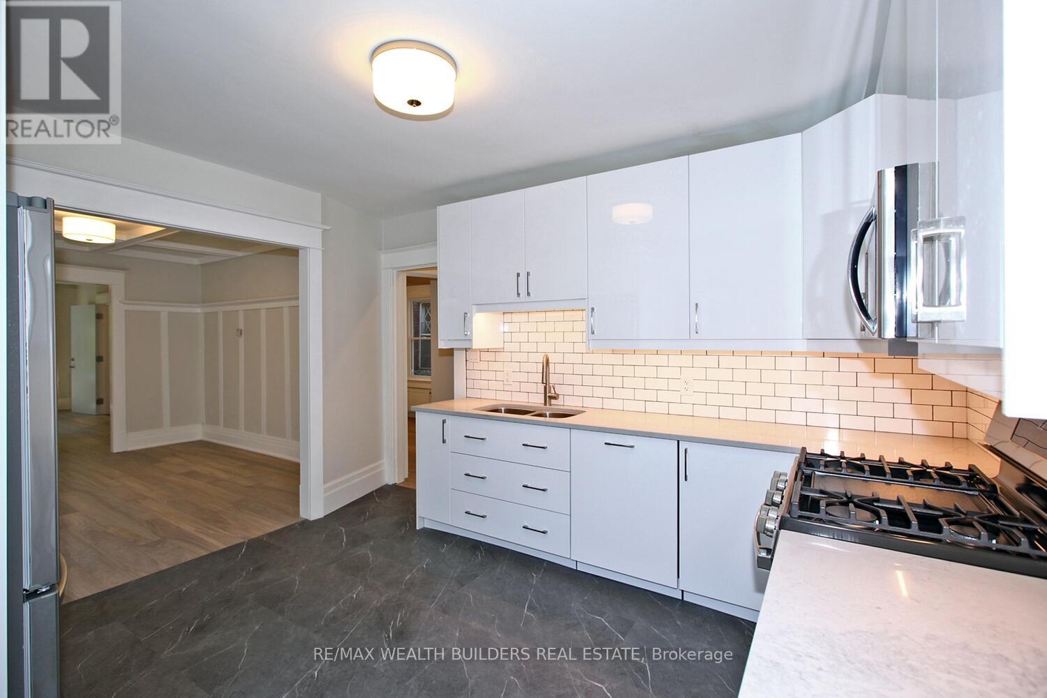 B - 163 Parkside Drive, Toronto, Ontario  M6P 2G3 - Photo 11 - W13735764