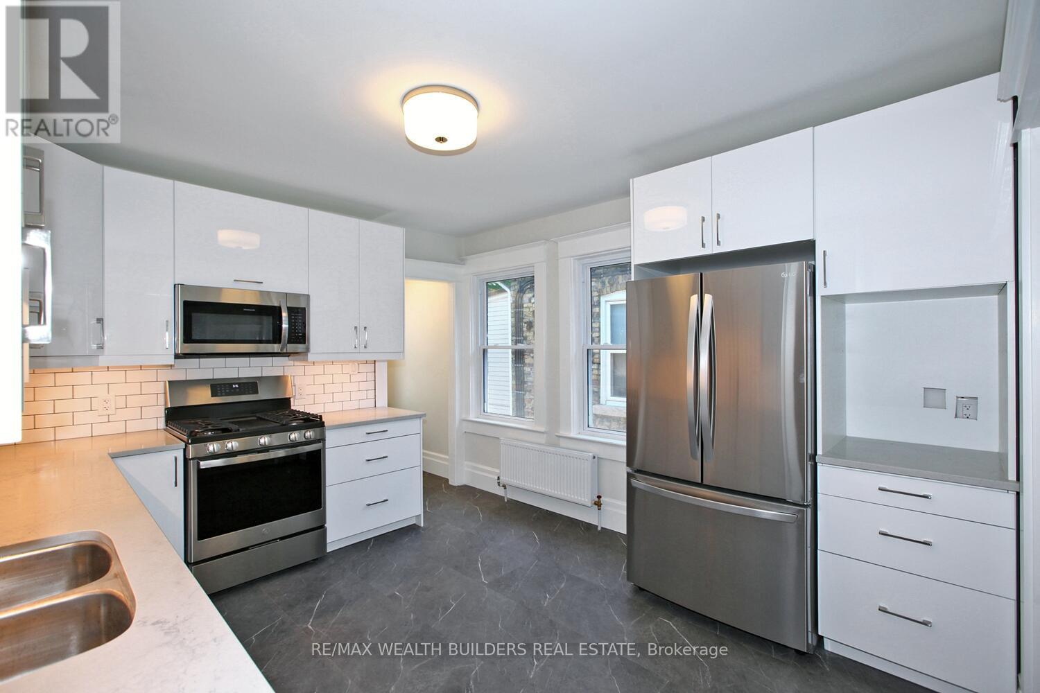 B - 163 Parkside Drive, Toronto, Ontario  M6P 2G3 - Photo 12 - W13735764