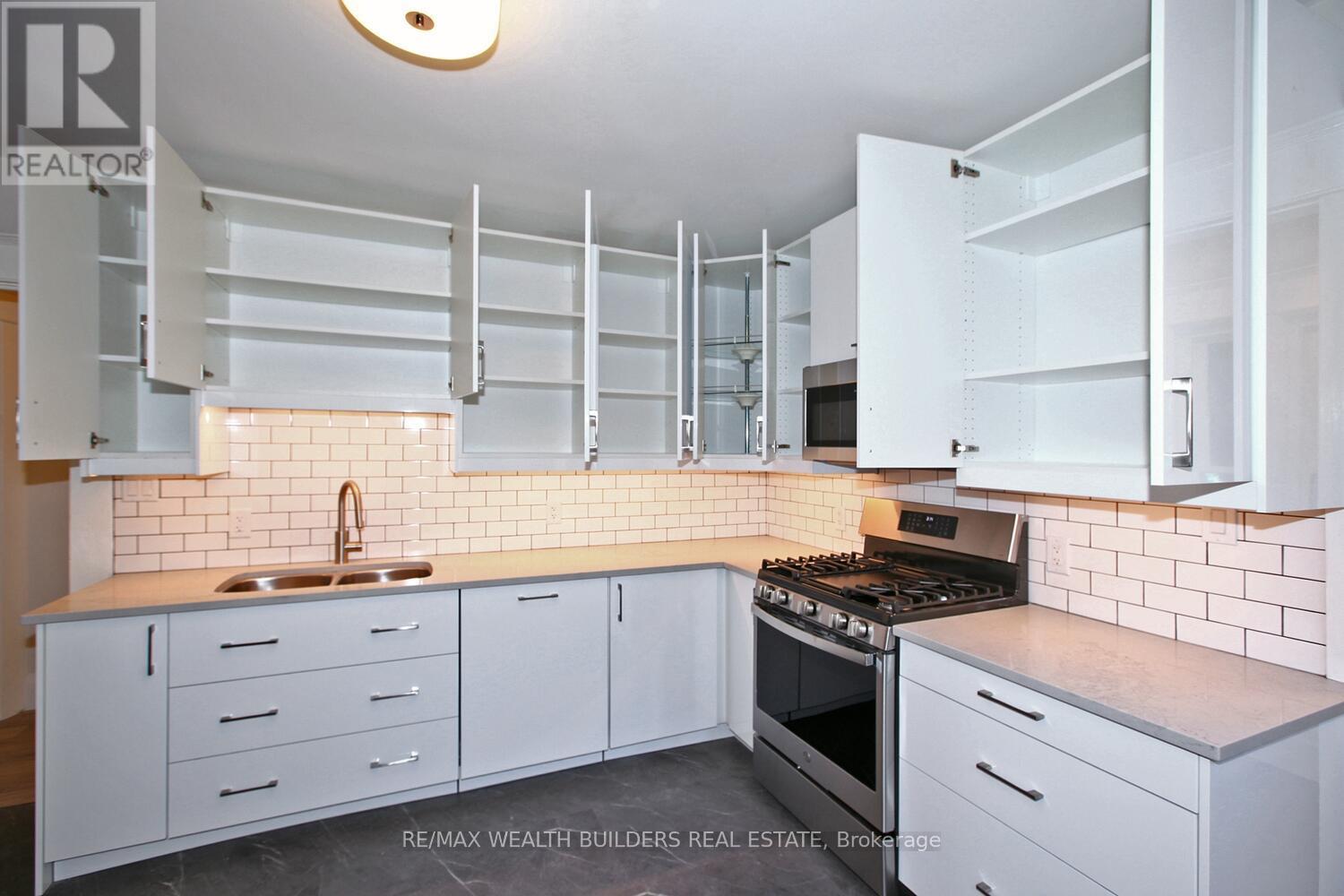 B - 163 Parkside Drive, Toronto, Ontario  M6P 2G3 - Photo 13 - W13735764