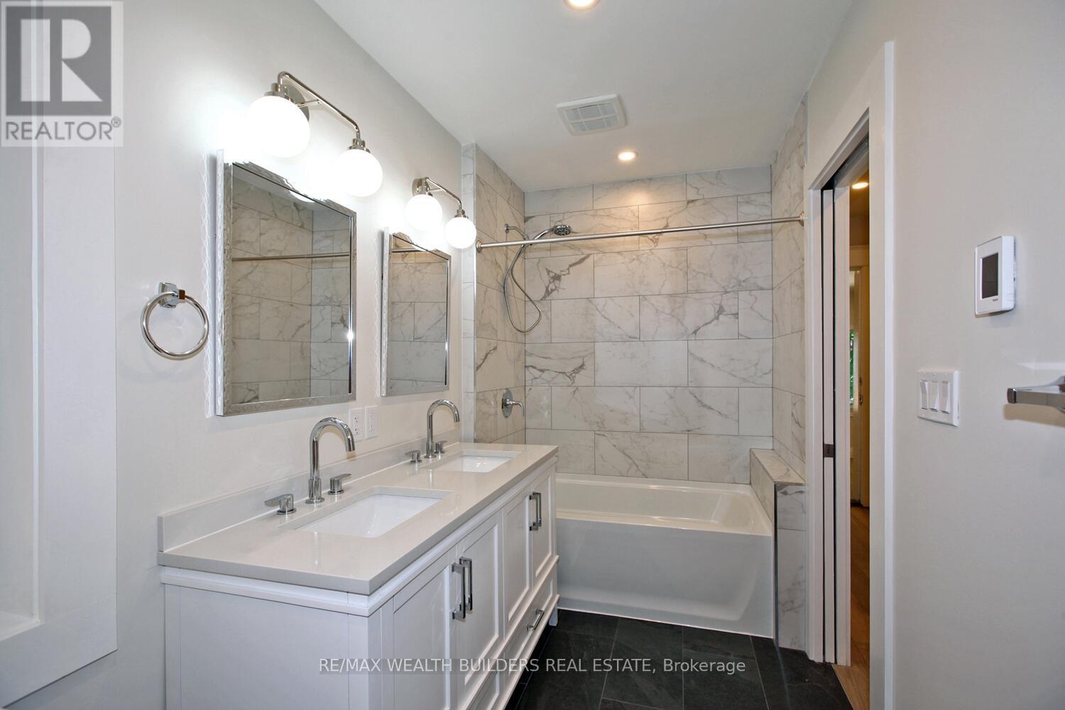 B - 163 Parkside Drive, Toronto, Ontario  M6P 2G3 - Photo 17 - W13735764