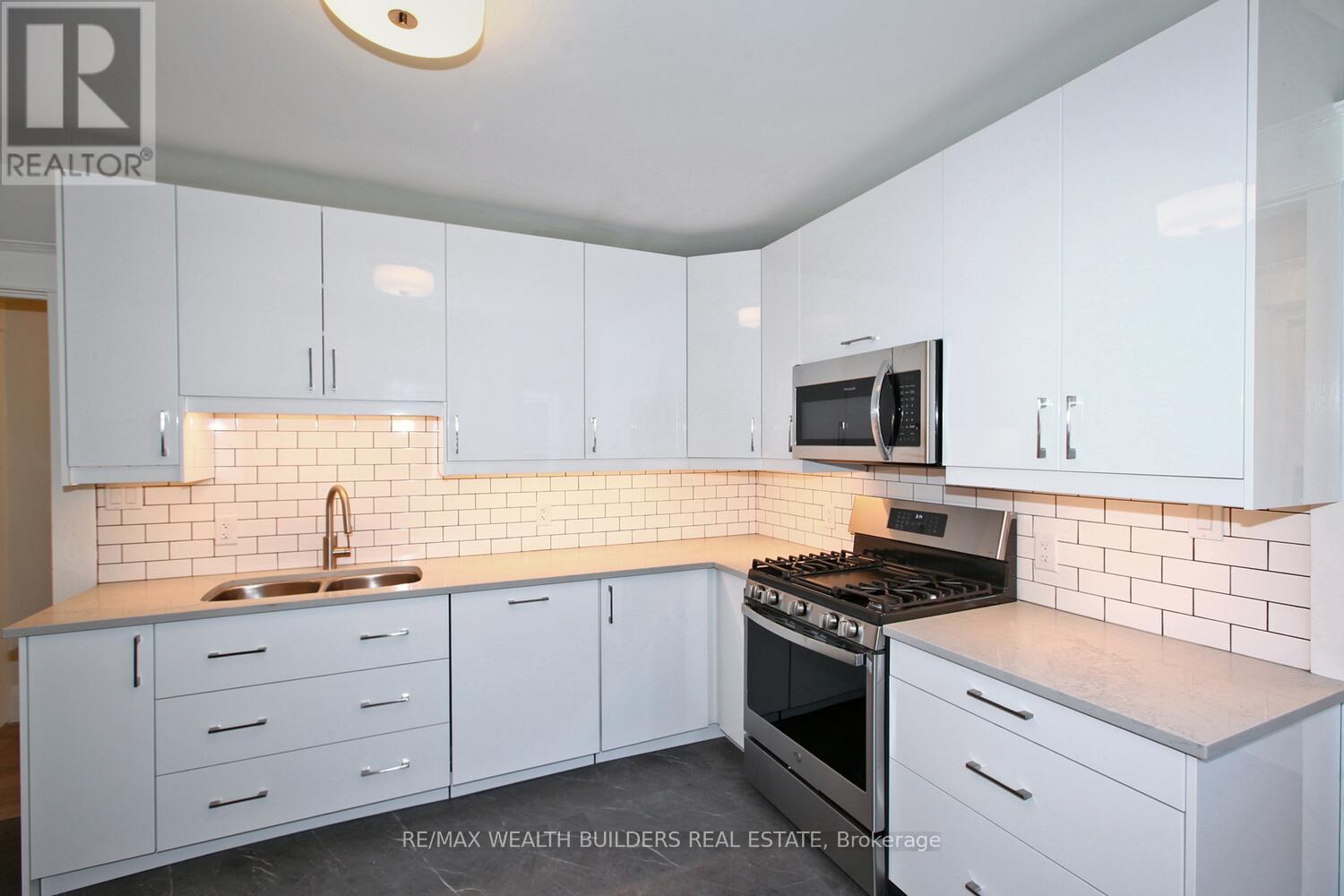 B - 163 Parkside Drive, Toronto, Ontario  M6P 2G3 - Photo 19 - W13735764
