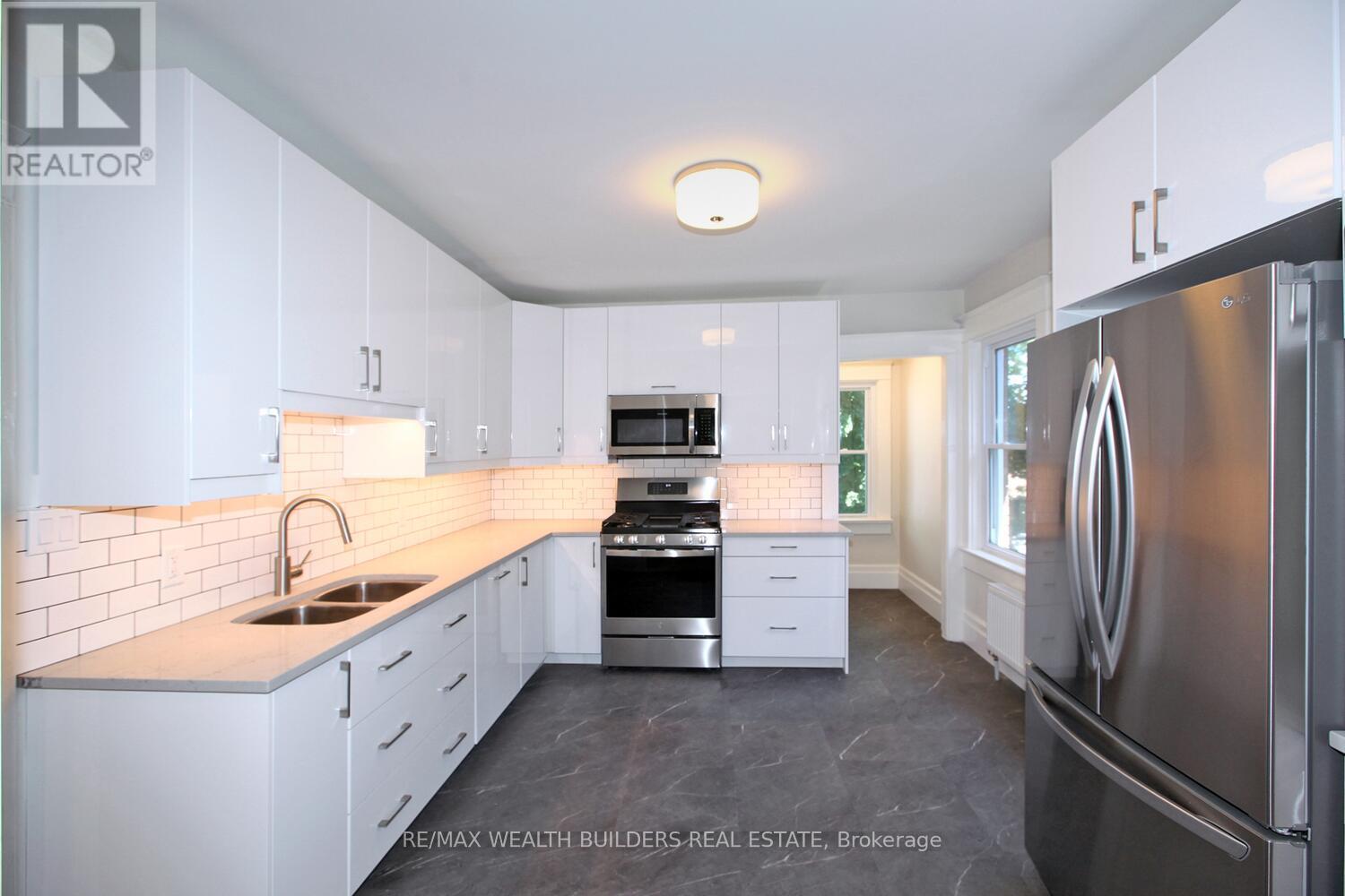 B - 163 Parkside Drive, Toronto, Ontario  M6P 2G3 - Photo 4 - W13735764