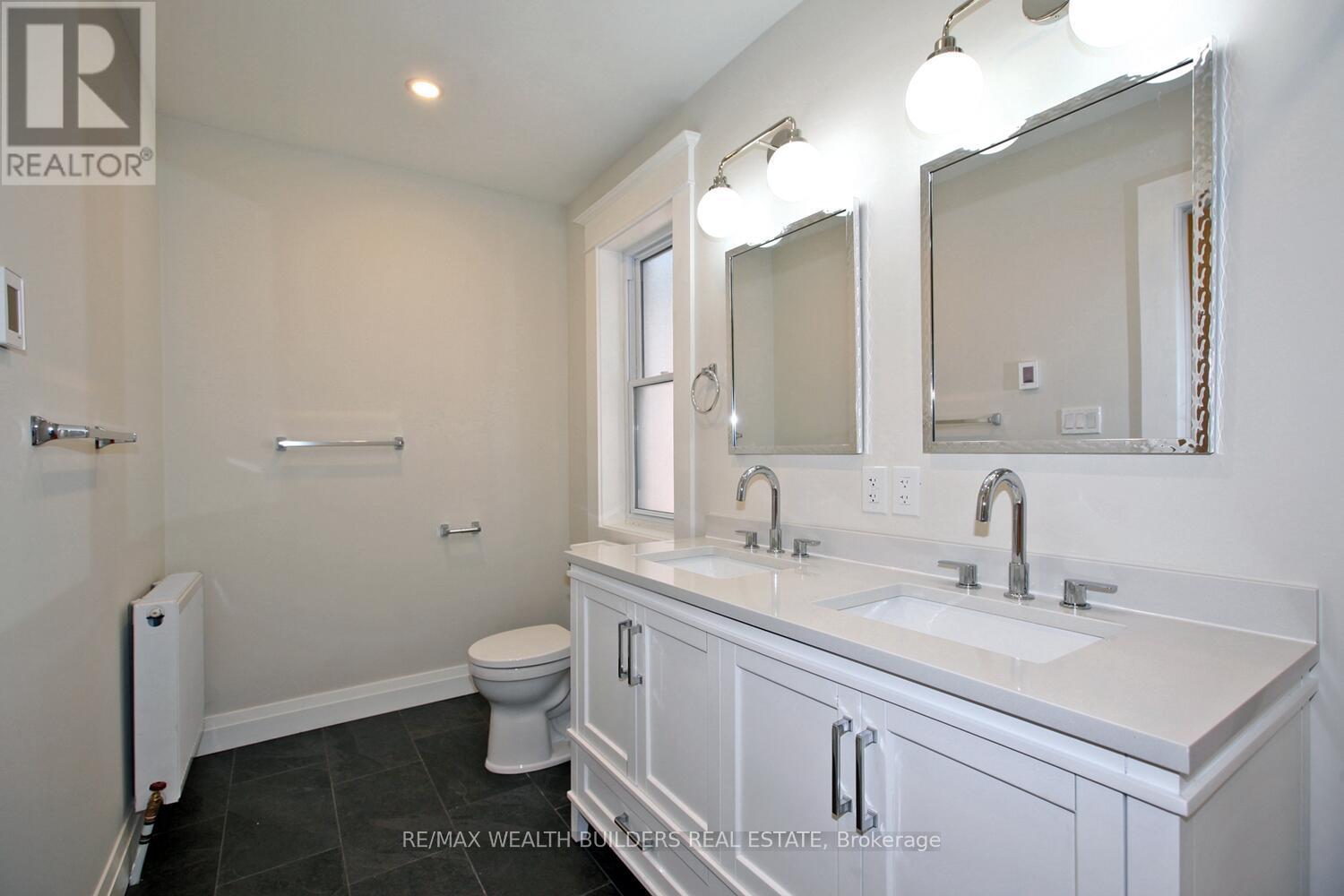 B - 163 Parkside Drive, Toronto, Ontario  M6P 2G3 - Photo 7 - W13735764