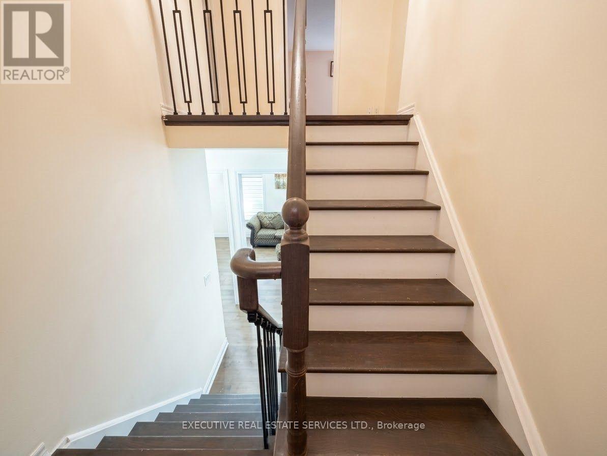 118 Turquoise Crescent, Brampton, Ontario  L6P 2R3 - Photo 11 - W13735776