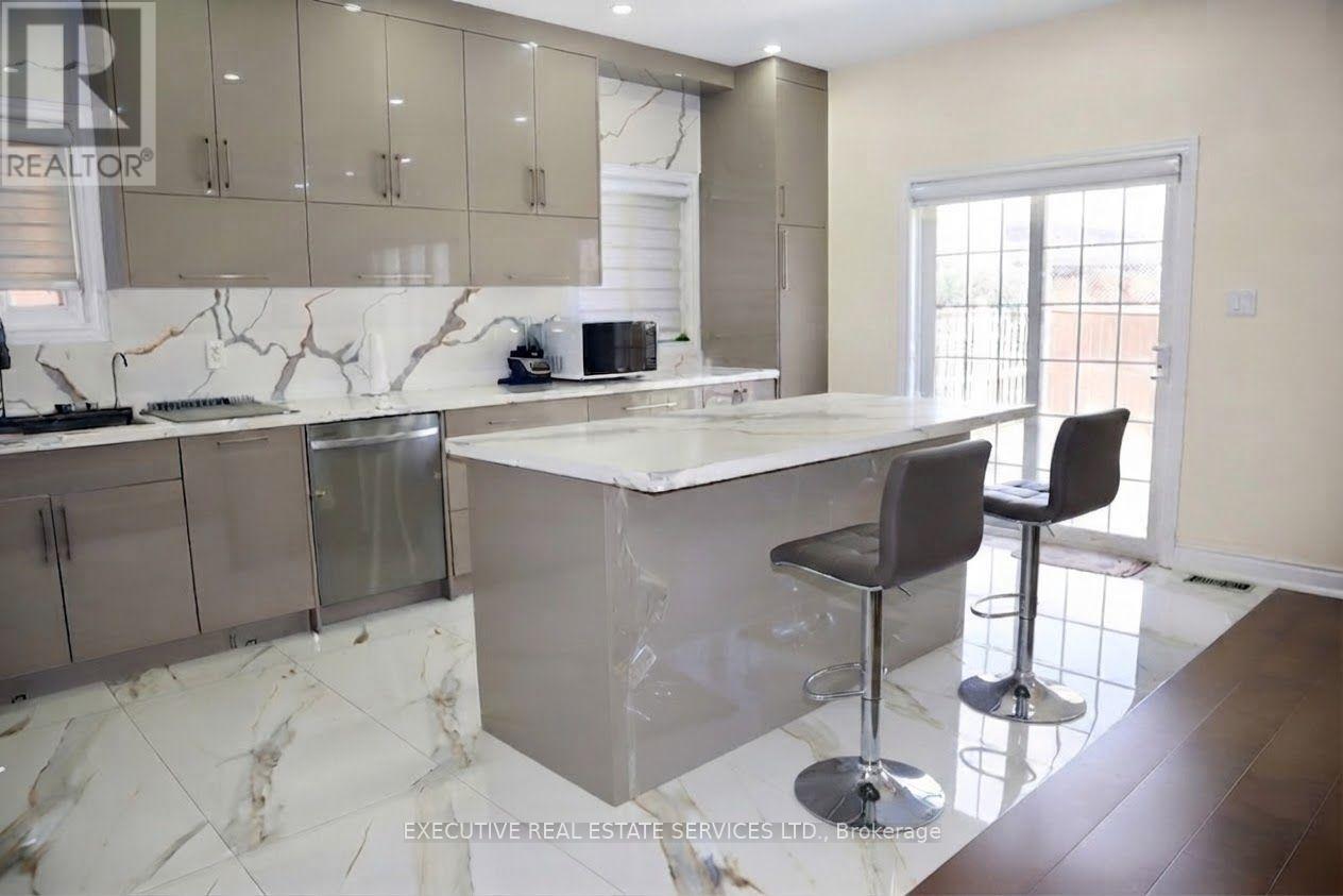118 Turquoise Crescent, Brampton, Ontario  L6P 2R3 - Photo 4 - W13735776