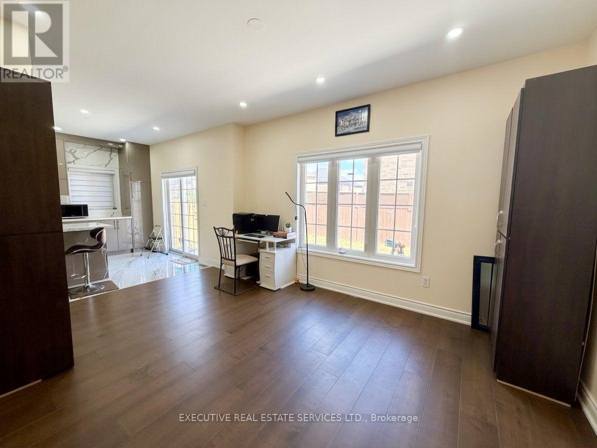 118 Turquoise Crescent, Brampton, Ontario  L6P 2R3 - Photo 5 - W13735776
