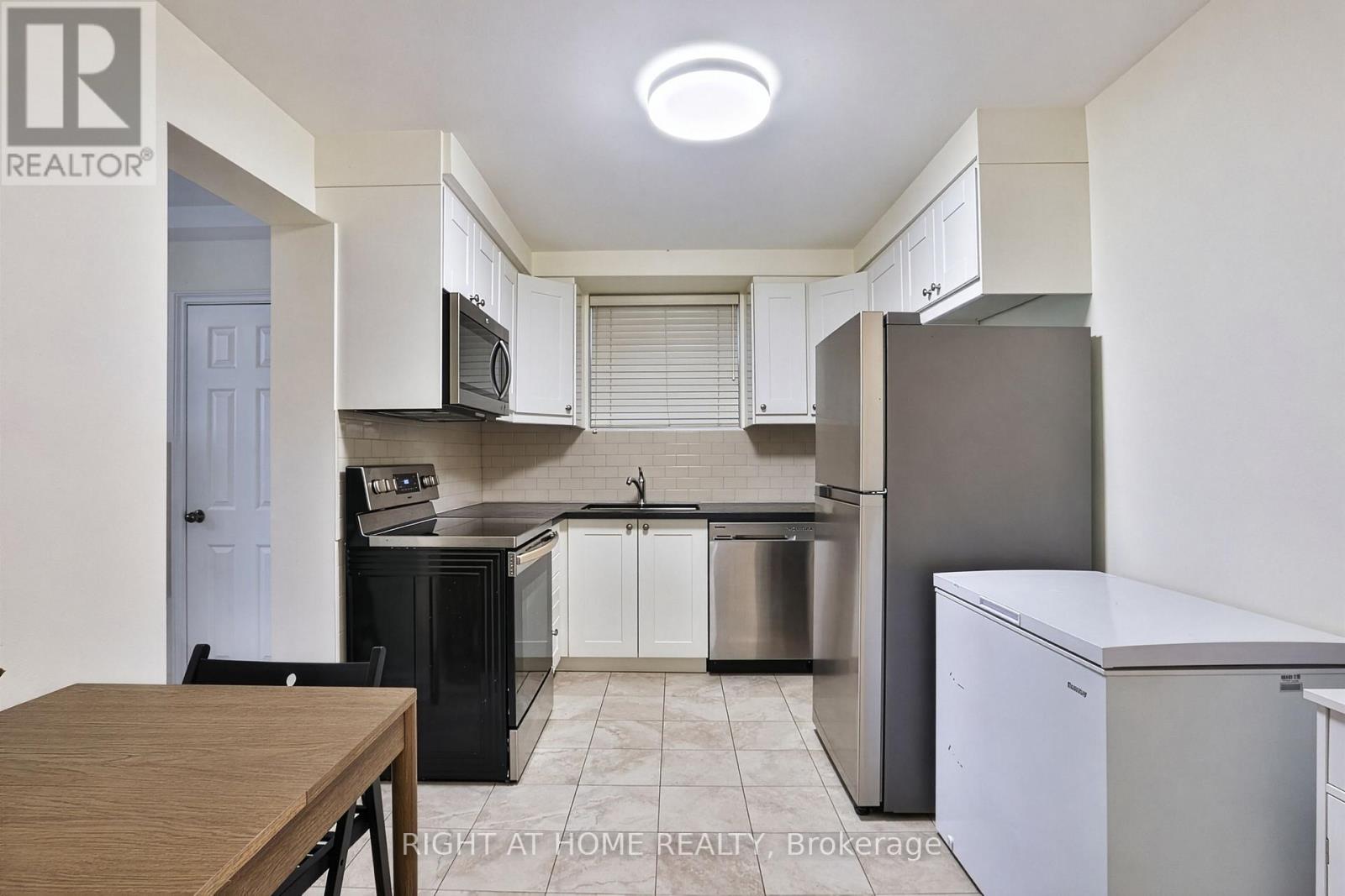 35 Fifteenth Street, Toronto, Ontario  M8V 3J3 - Photo 9 - W13735788