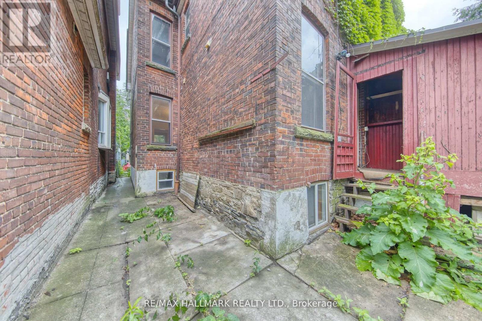 Bsmt - 46 Springhurst Avenue, Toronto, Ontario  M6K 1B6 - Photo 9 - W13735832