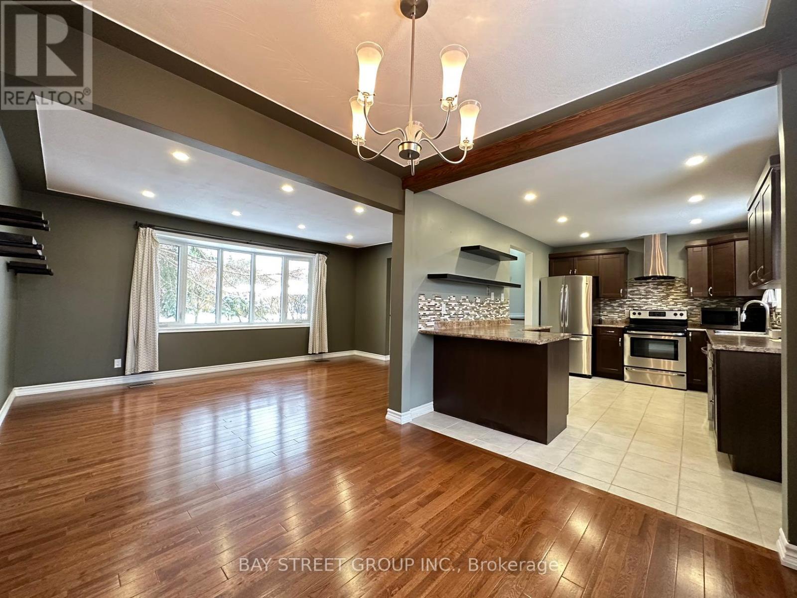 49 HOWLAND DRIVE, Kitchener, Ontario