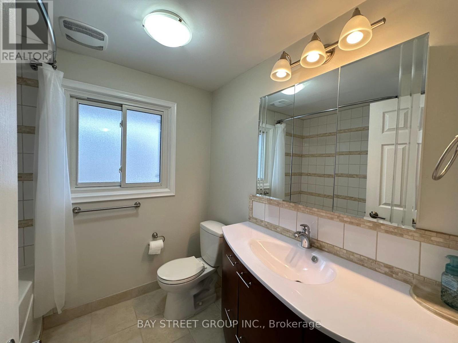 49 Howland Drive, Kitchener, Ontario N2E 1G4 - Photo 12 - X13735500