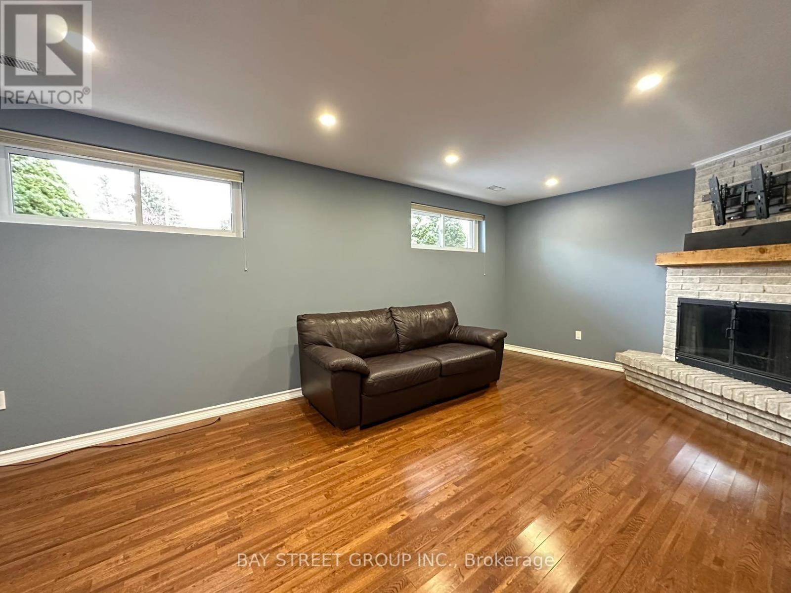 49 Howland Drive, Kitchener, Ontario N2E 1G4 - Photo 14 - X13735500