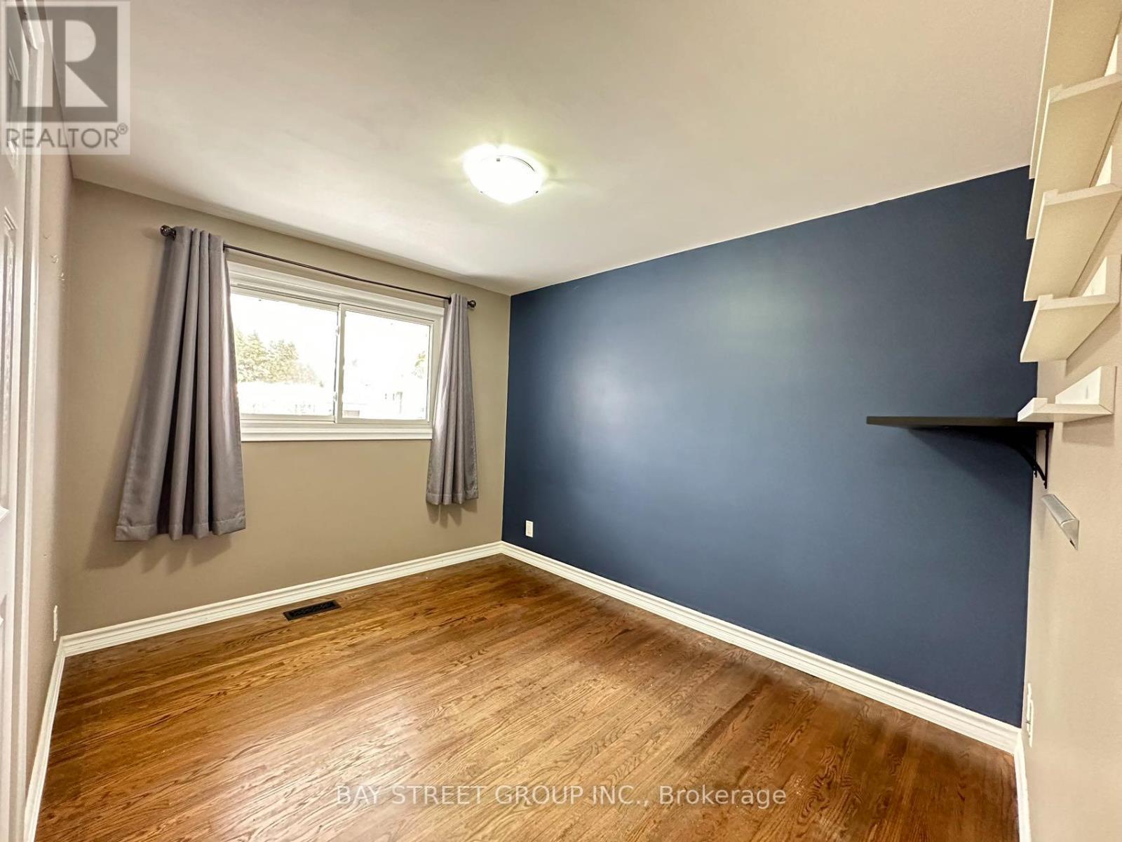 49 Howland Drive, Kitchener, Ontario N2E 1G4 - Photo 7 - X13735500