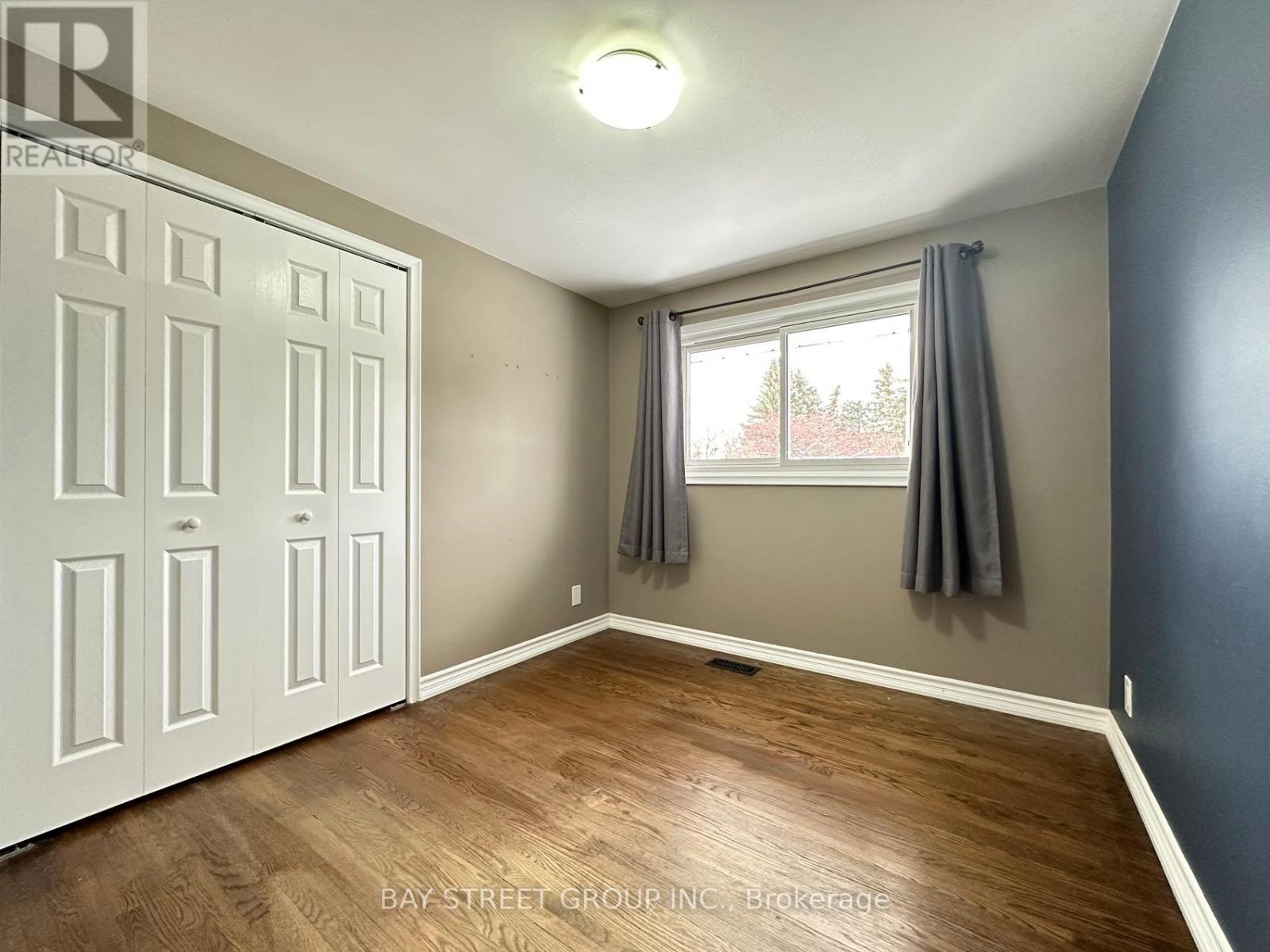 49 Howland Drive, Kitchener, Ontario N2E 1G4 - Photo 8 - X13735500