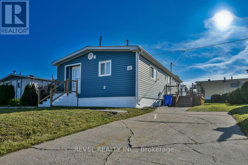 18 Grasslands Road — photo 1
