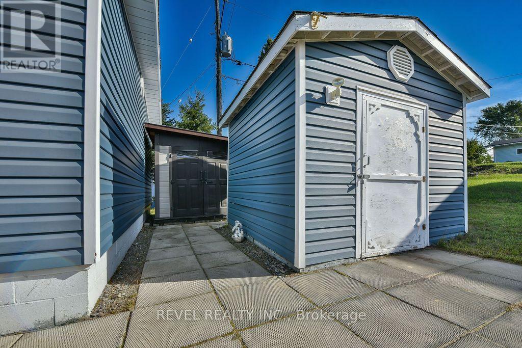 18 Grasslands Road — photo 3