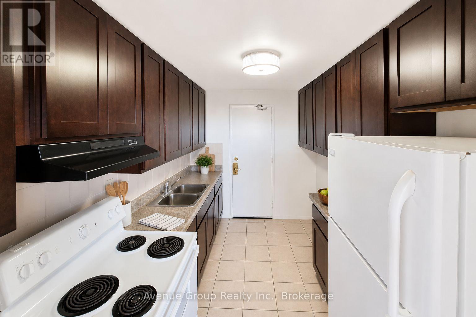 1111 - 120 Shelborne Avenue, Toronto, Ontario  M6B 2M7 - Photo 3 - C13735858
