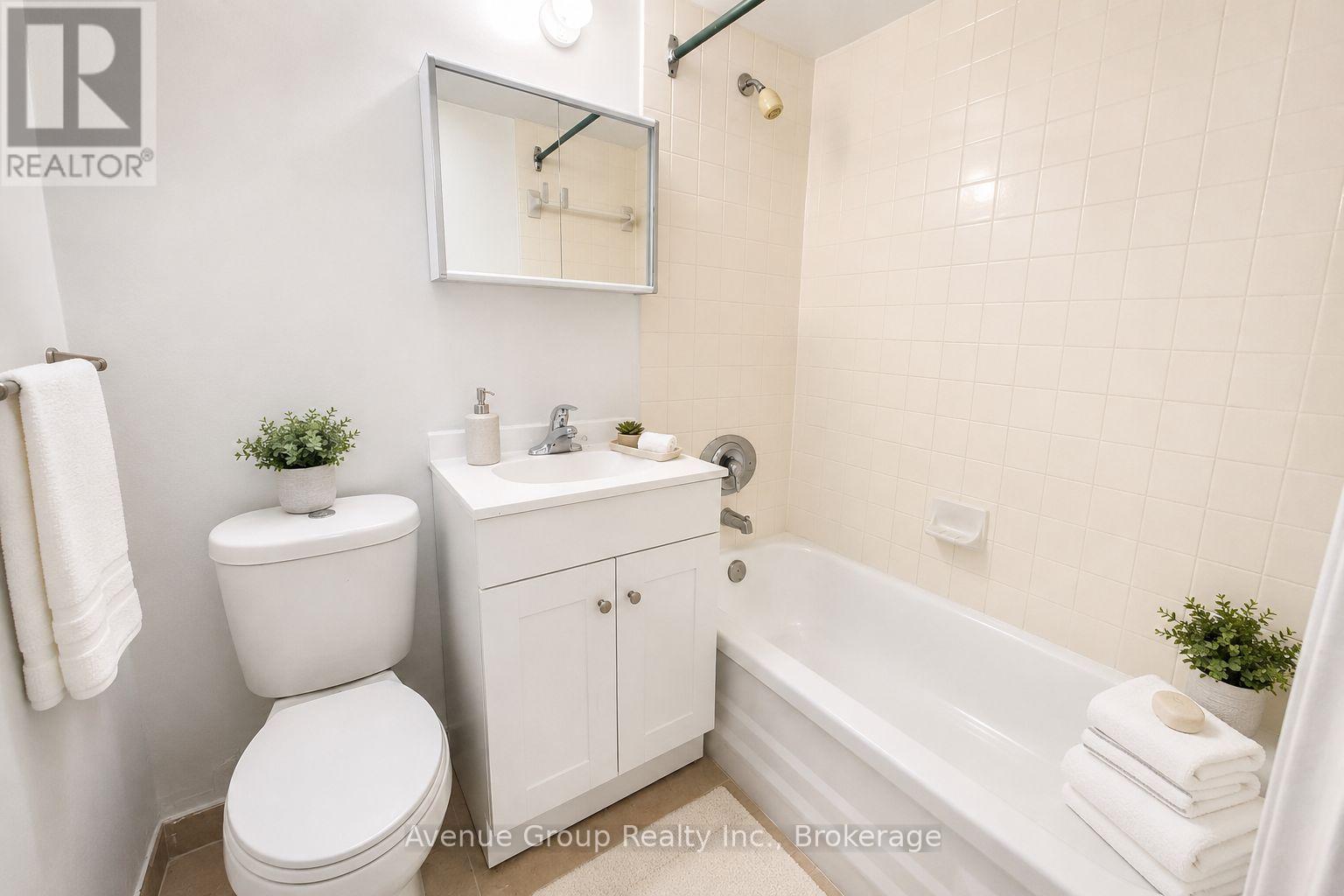 1501 - 120 Shelborne Avenue, Toronto, Ontario  M6B 2M7 - Photo 3 - C13735864