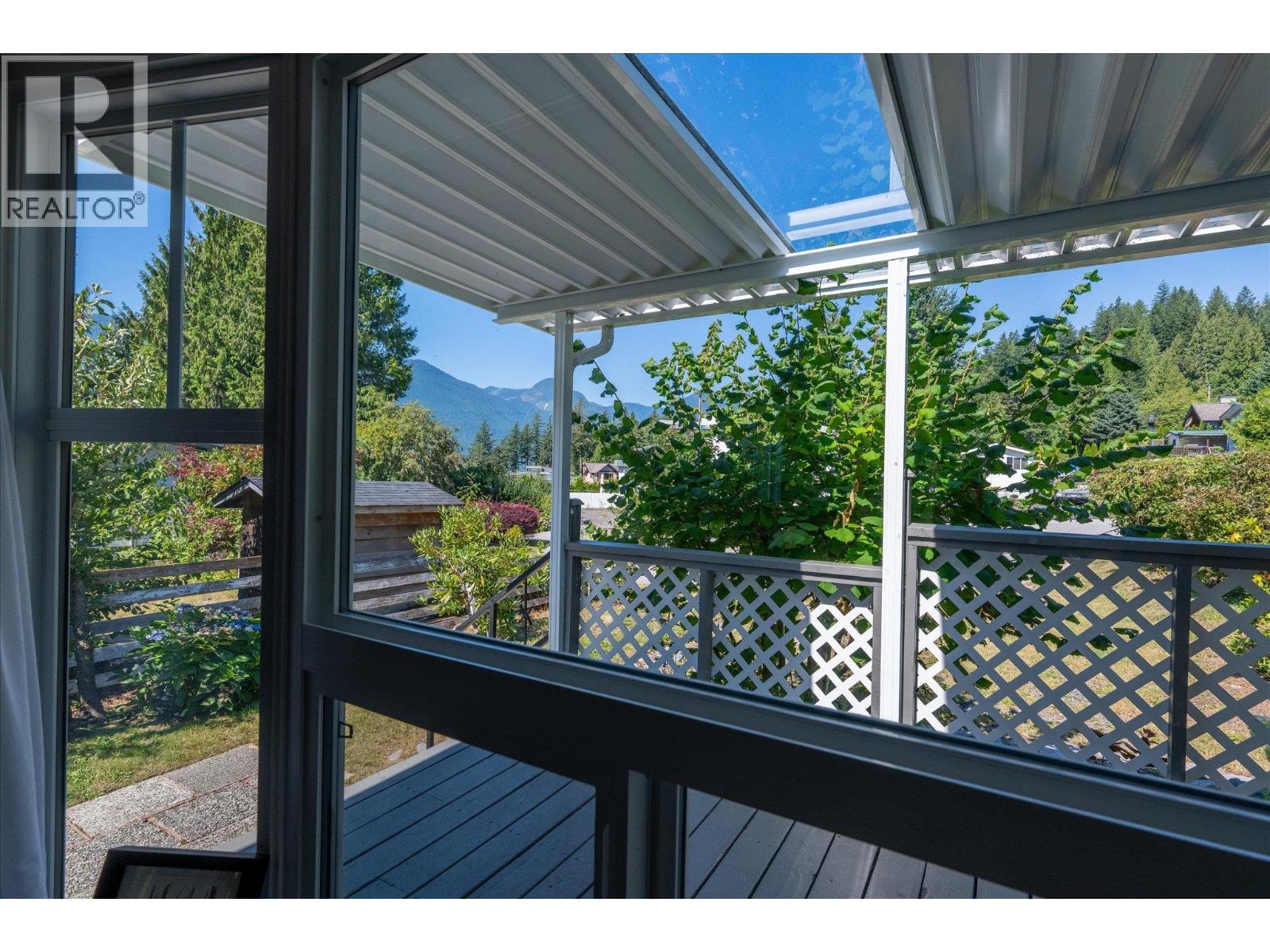827 Minaty Lane, Britannia Beach, British Columbia  V0N 1J0 - Photo 9 - R3160728