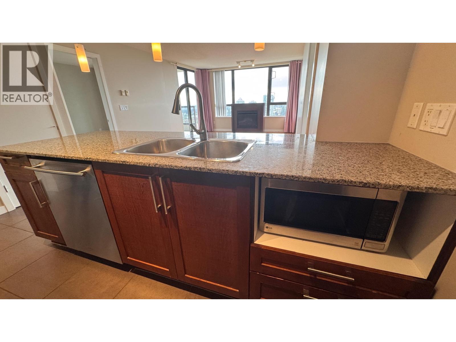 24xx 7088 Salisbury Avenue, Burnaby, British Columbia  V5E 0A4 - Photo 3 - R3160732