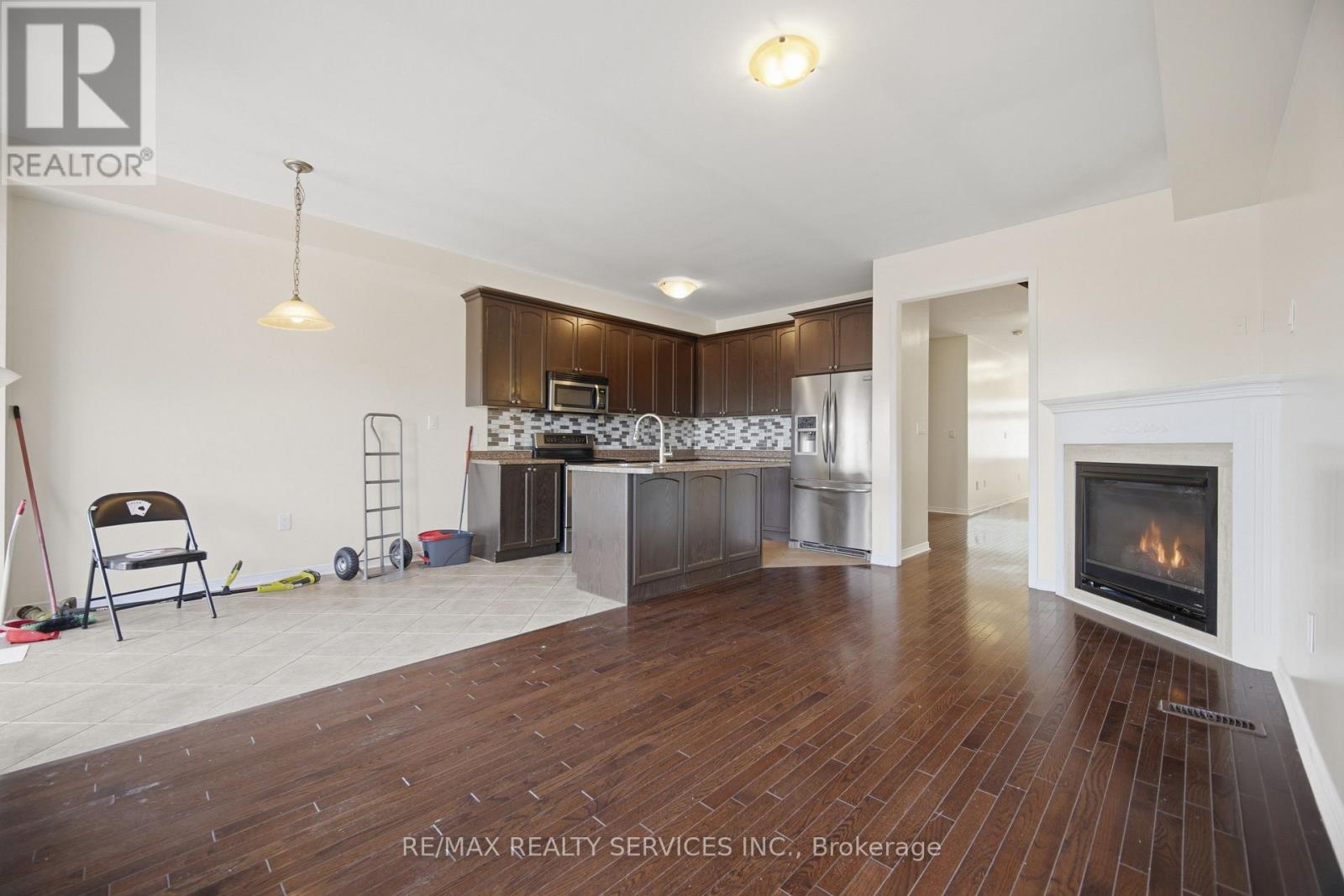 98 Teal Crest Circle, Brampton, Ontario  L6X 2Z4 - Photo 10 - W13735856