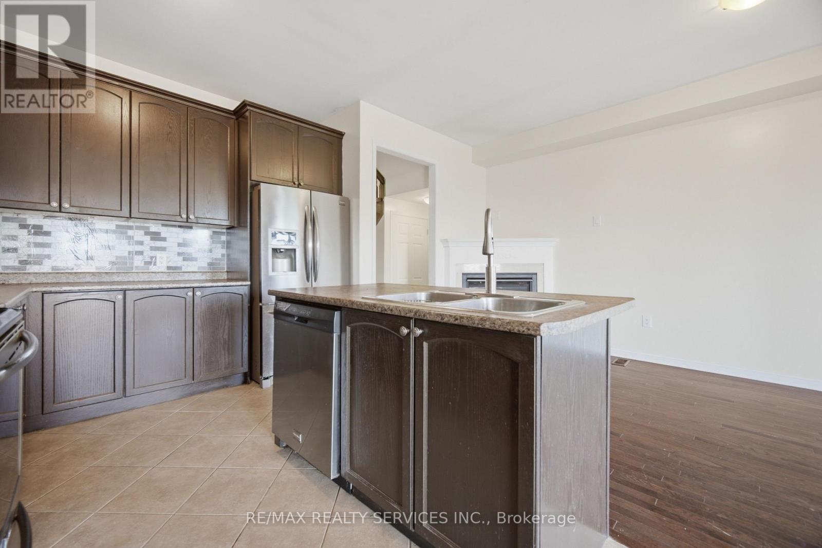 98 Teal Crest Circle, Brampton, Ontario  L6X 2Z4 - Photo 12 - W13735856