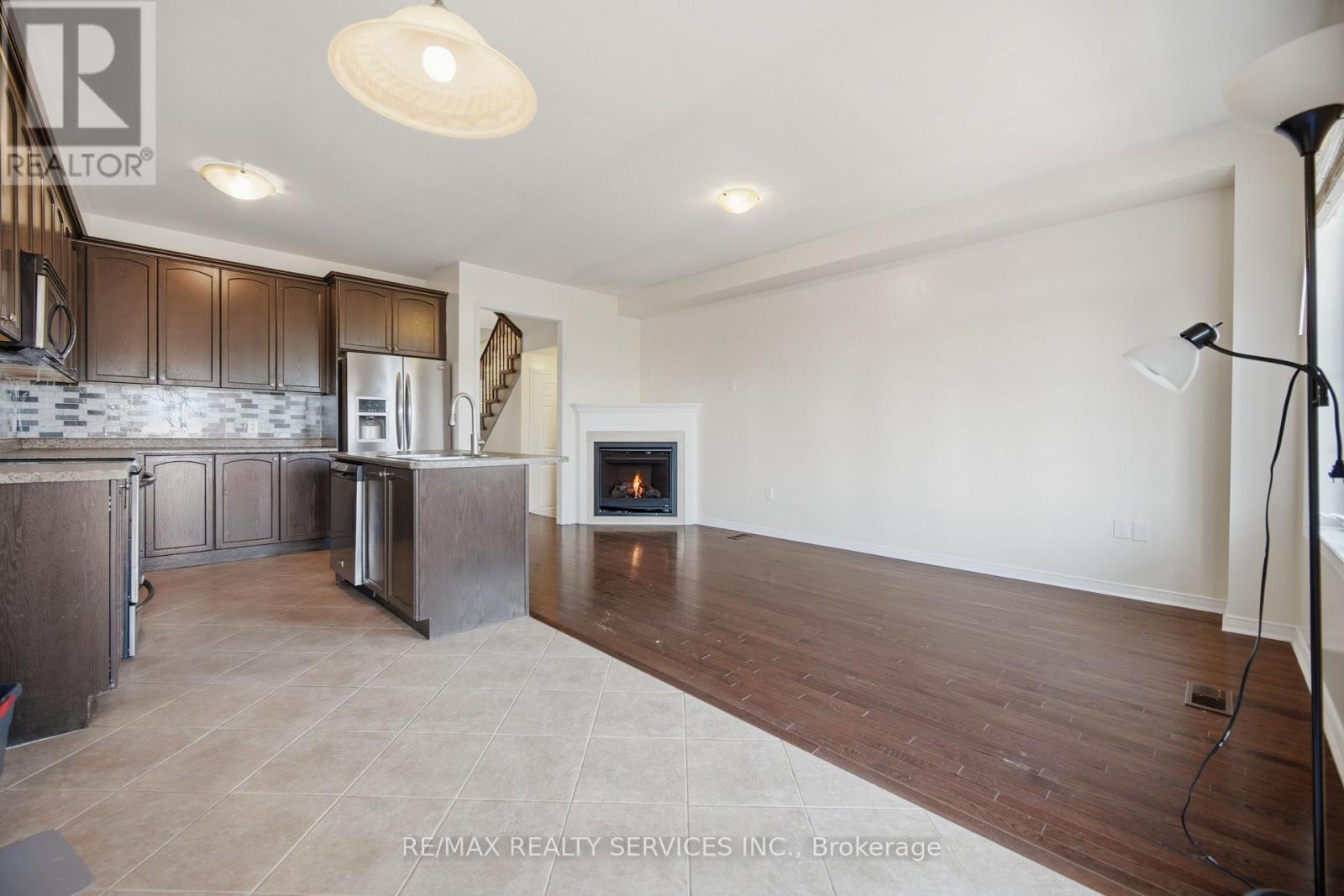 98 Teal Crest Circle, Brampton, Ontario  L6X 2Z4 - Photo 16 - W13735856