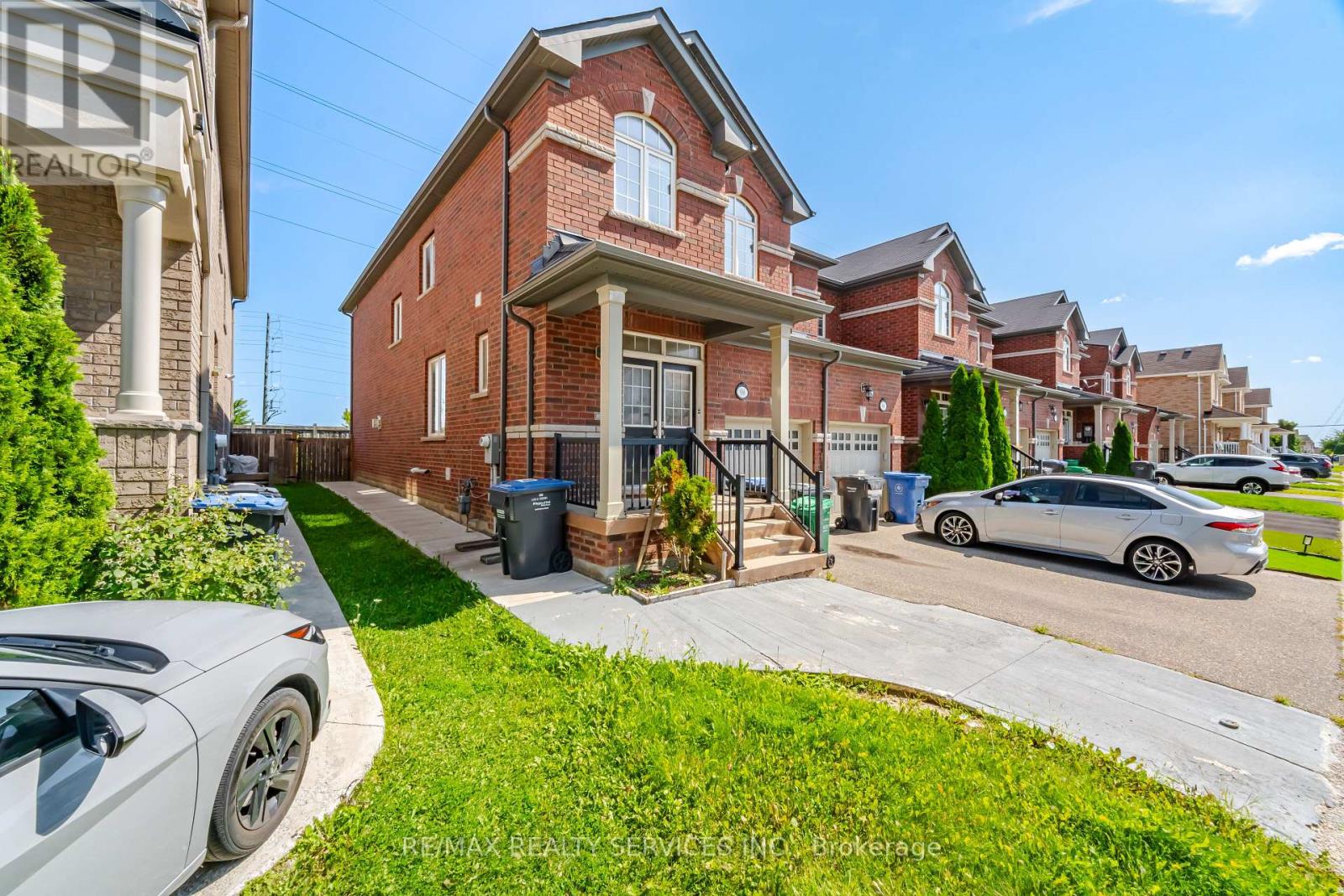98 Teal Crest Circle, Brampton, Ontario  L6X 2Z4 - Photo 2 - W13735856
