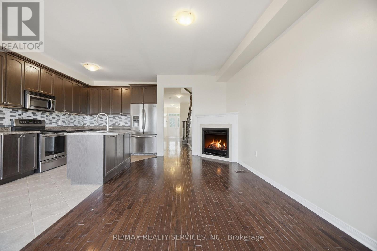 98 Teal Crest Circle, Brampton, Ontario  L6X 2Z4 - Photo 8 - W13735856
