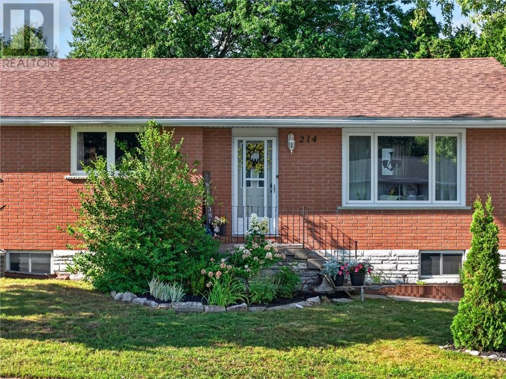 214 First Avenue, Lively, Ontario  P3Y 1M2 - Photo 2 - 2130134