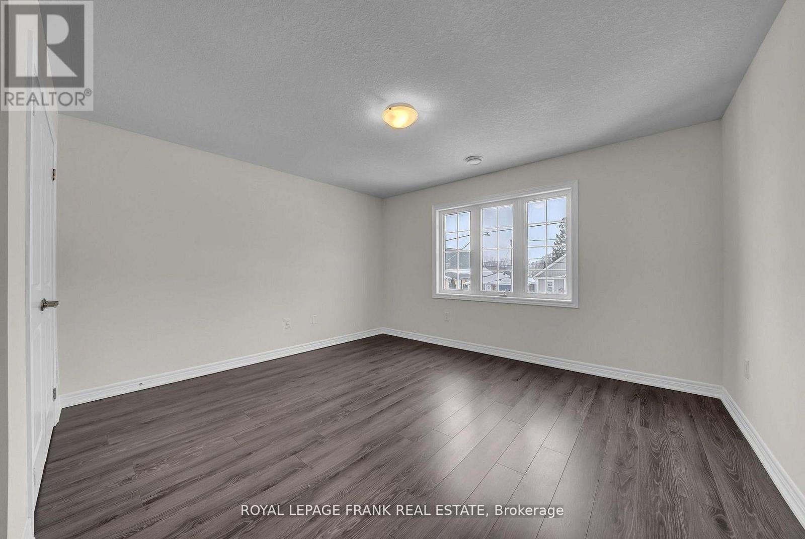 402 Olive Avenue, Oshawa, Ontario L1H 2R1 - Photo 15 - E13736118
