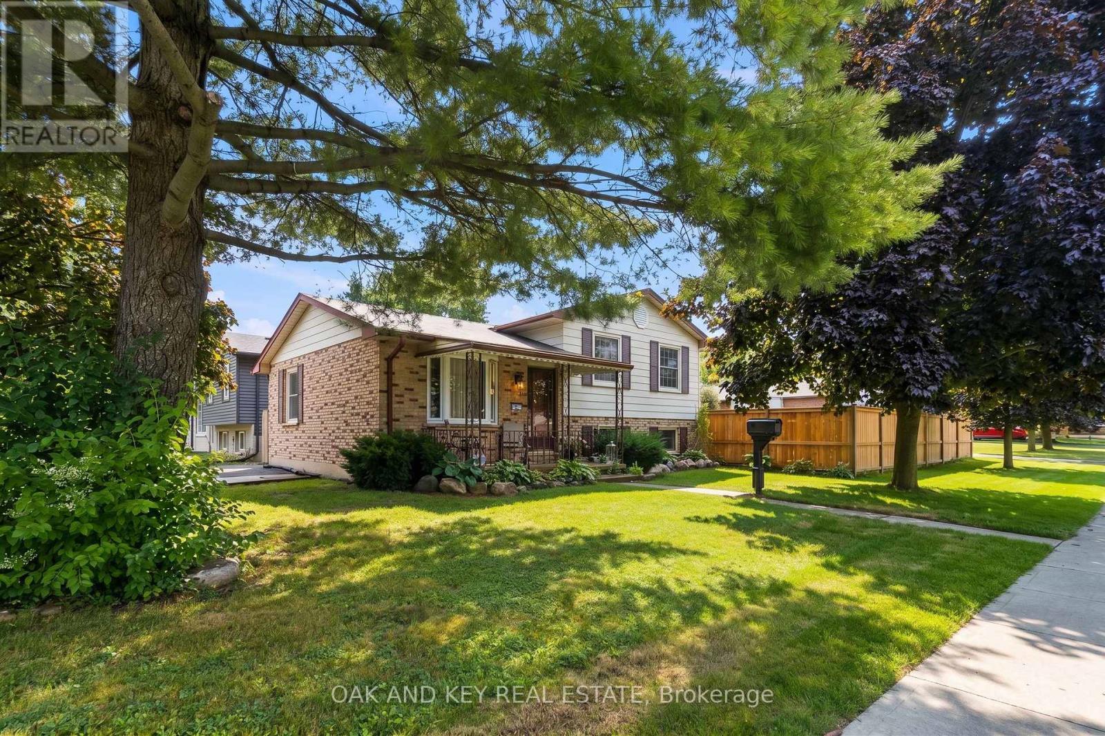 1 VANIER PLACE, St. Thomas, Ontario
