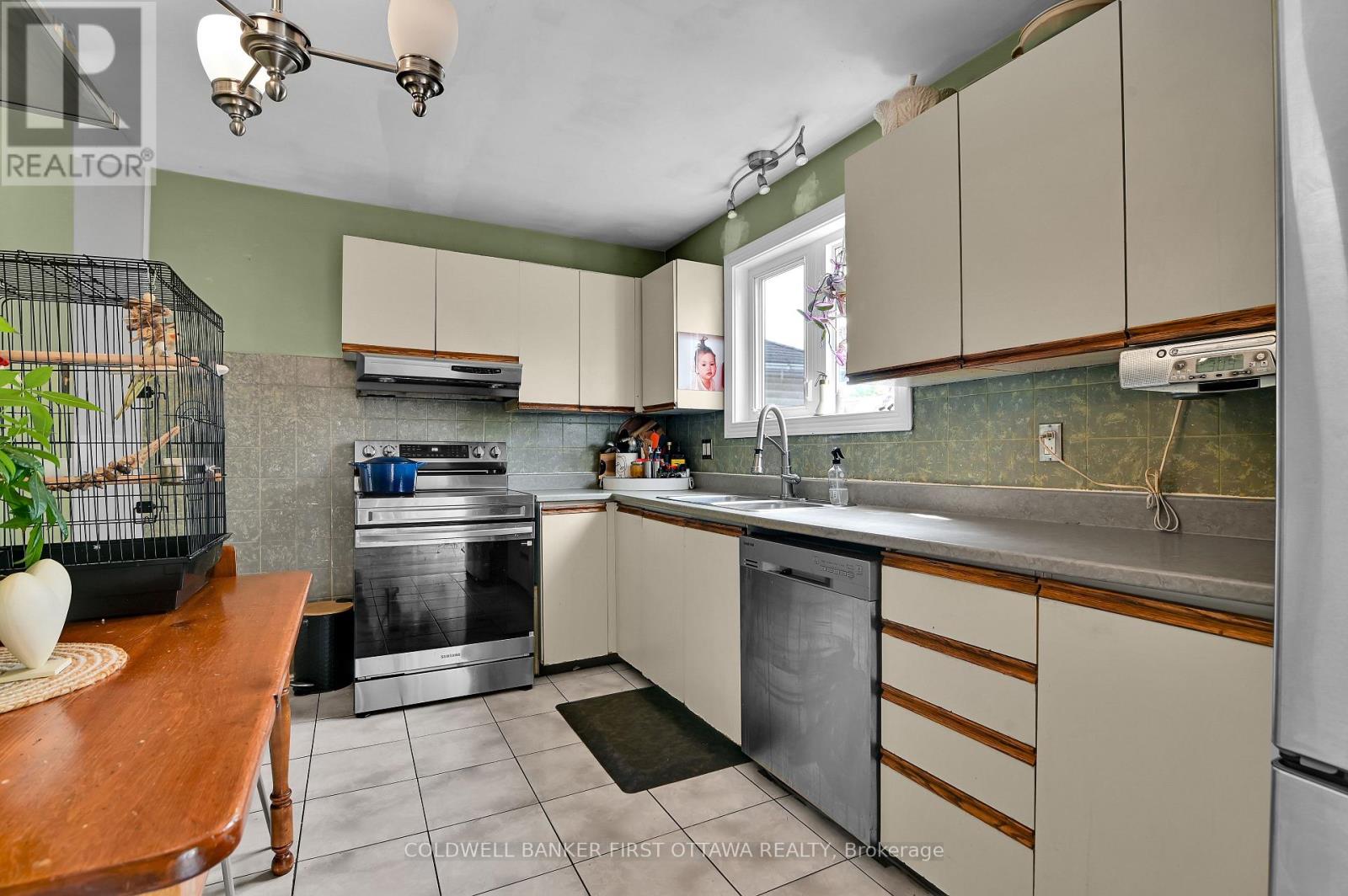 2153 East Acres Road, Ottawa, Ontario  K1J 9A6 - Photo 10 - X13736212