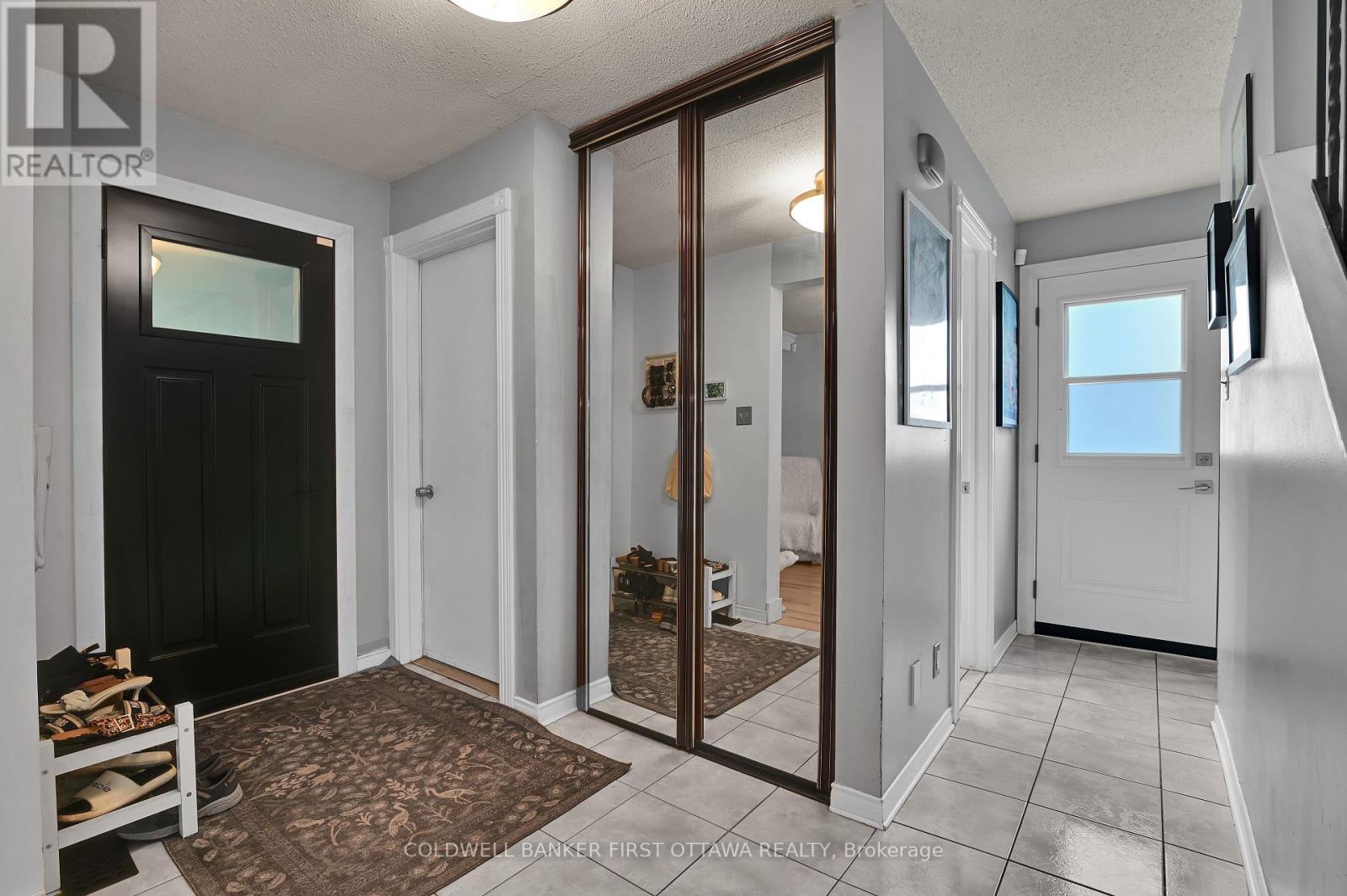 2153 East Acres Road, Ottawa, Ontario  K1J 9A6 - Photo 4 - X13736212