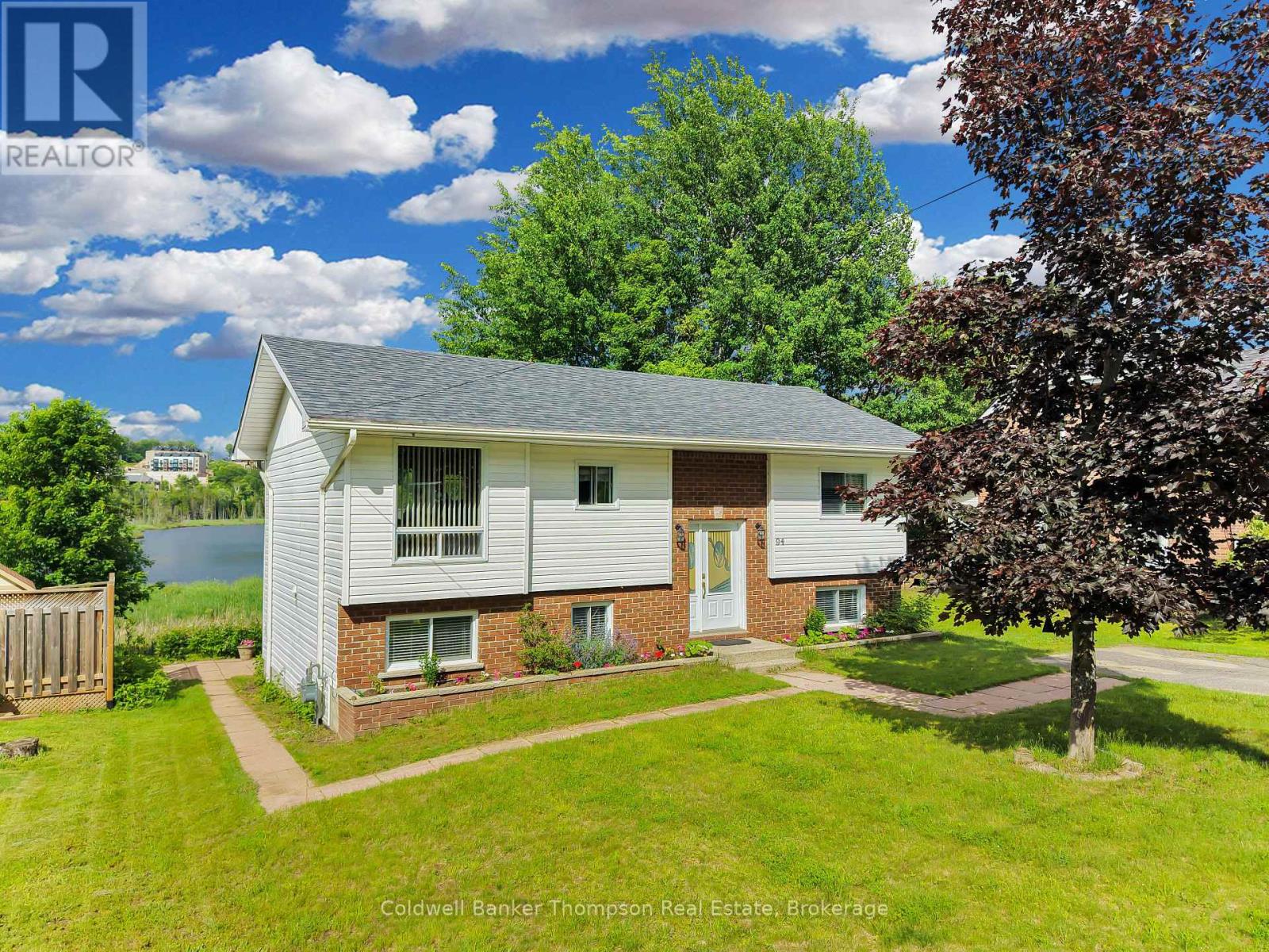 $599,90094 Brunel Road, Huntsville, Ontario